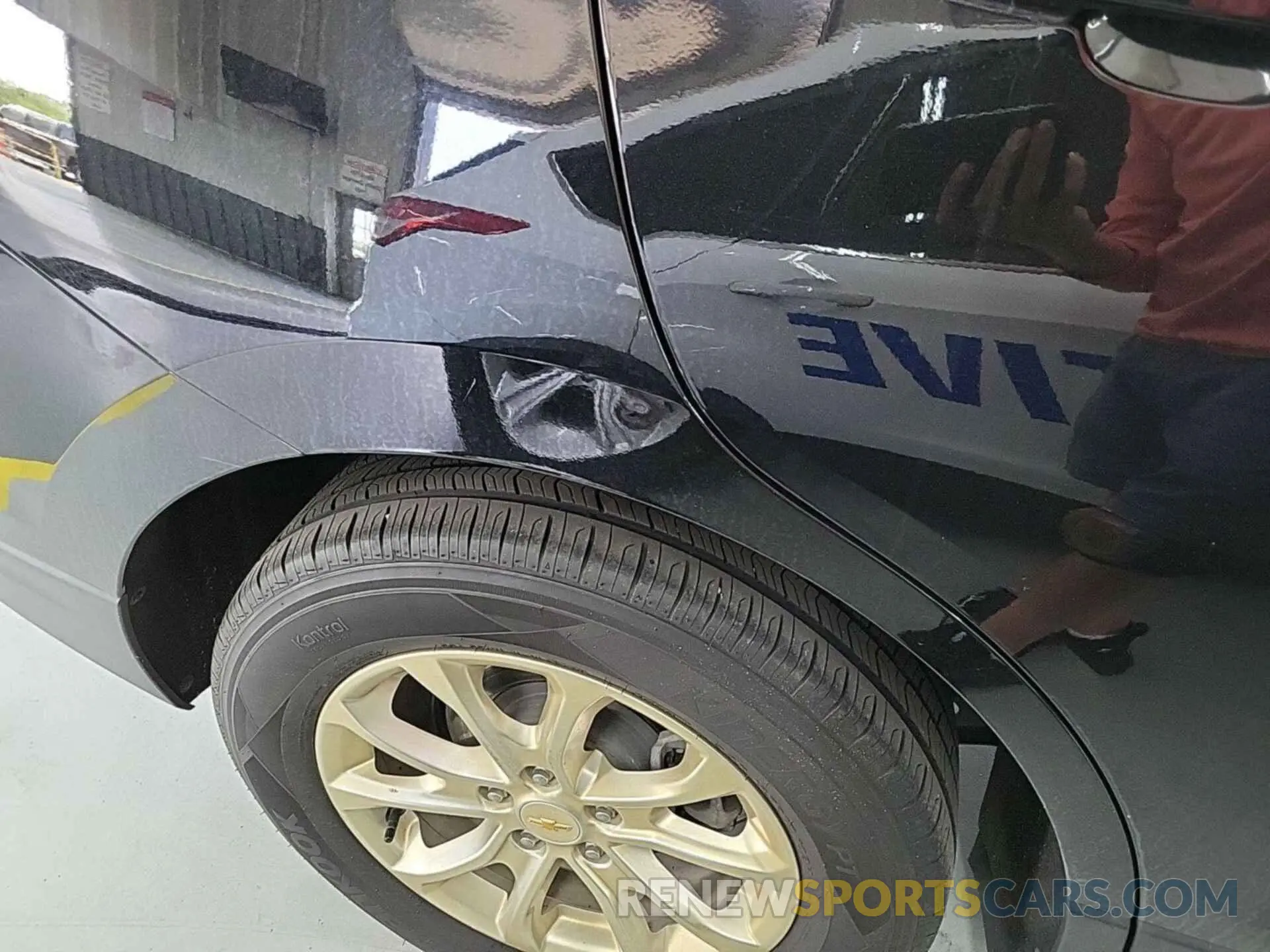 37 Photograph of a damaged car 2GNAXTEV8L6230815 CHEVROLET EQUINOX 2020