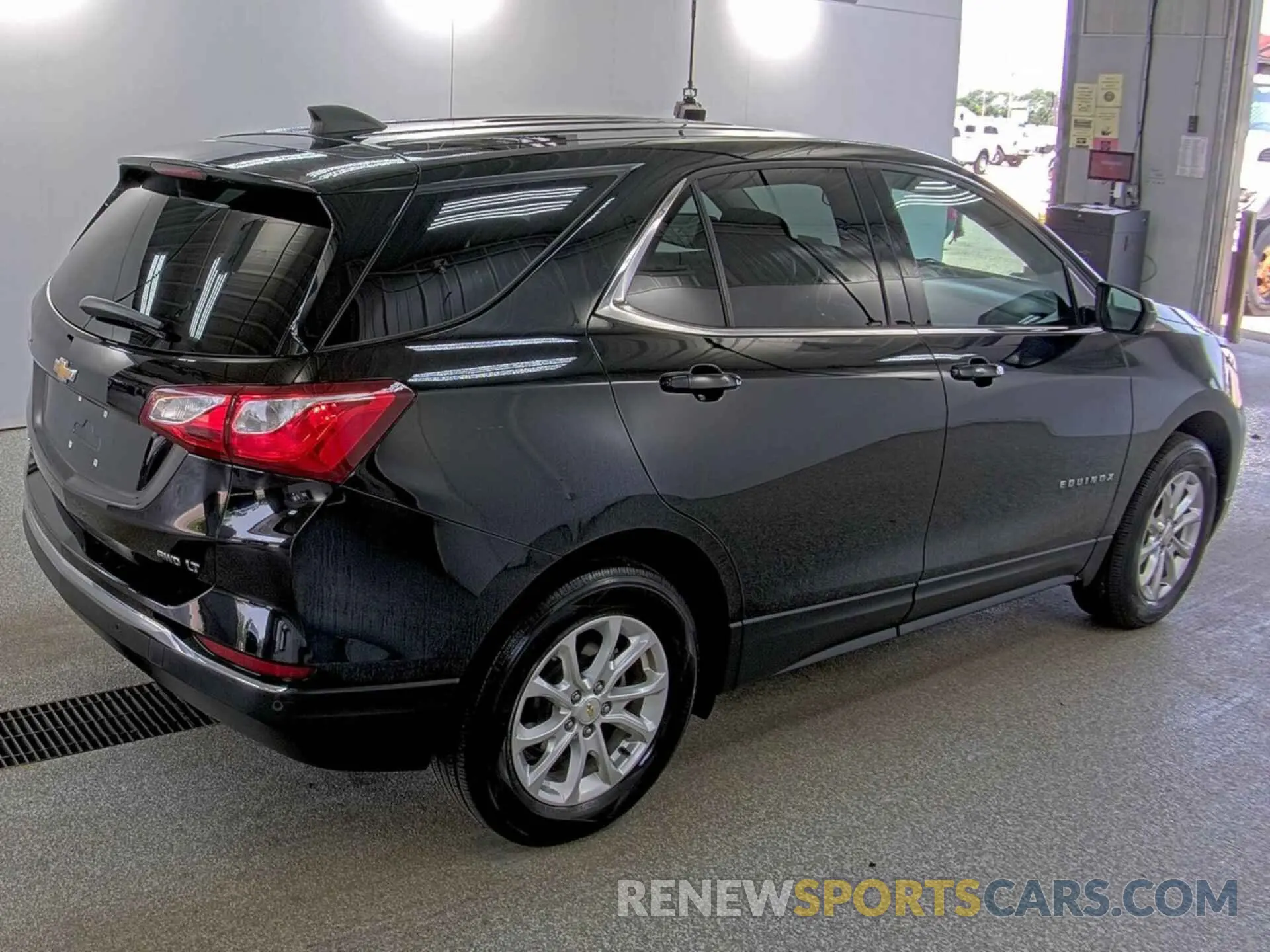 4 Photograph of a damaged car 2GNAXTEV8L6230815 CHEVROLET EQUINOX 2020