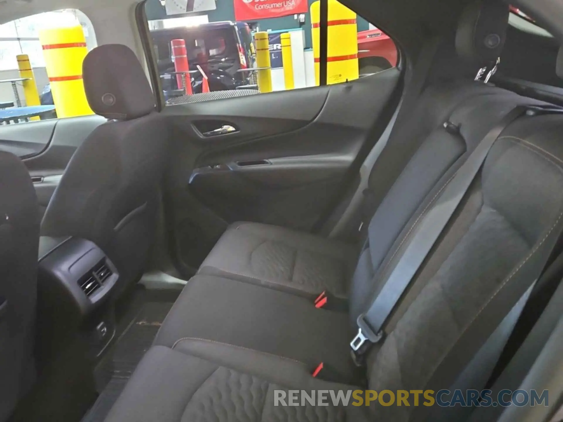 4 Photograph of a damaged car 2GNAXTEV8L6231771 CHEVROLET EQUINOX 2020