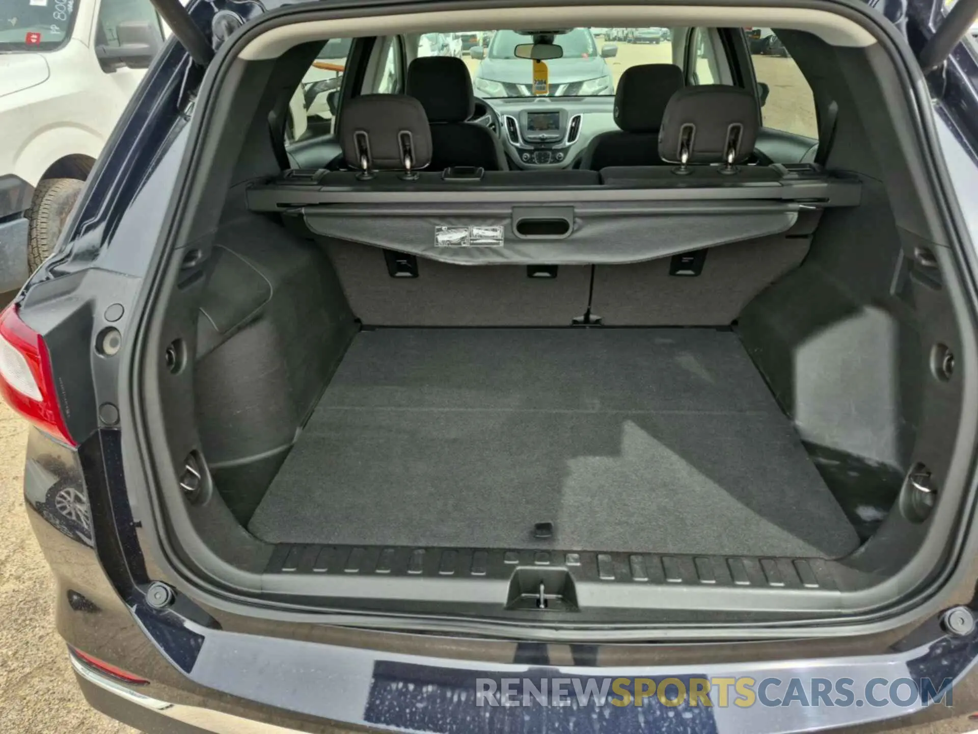 10 Photograph of a damaged car 2GNAXTEV8L6233231 CHEVROLET EQUINOX 2020