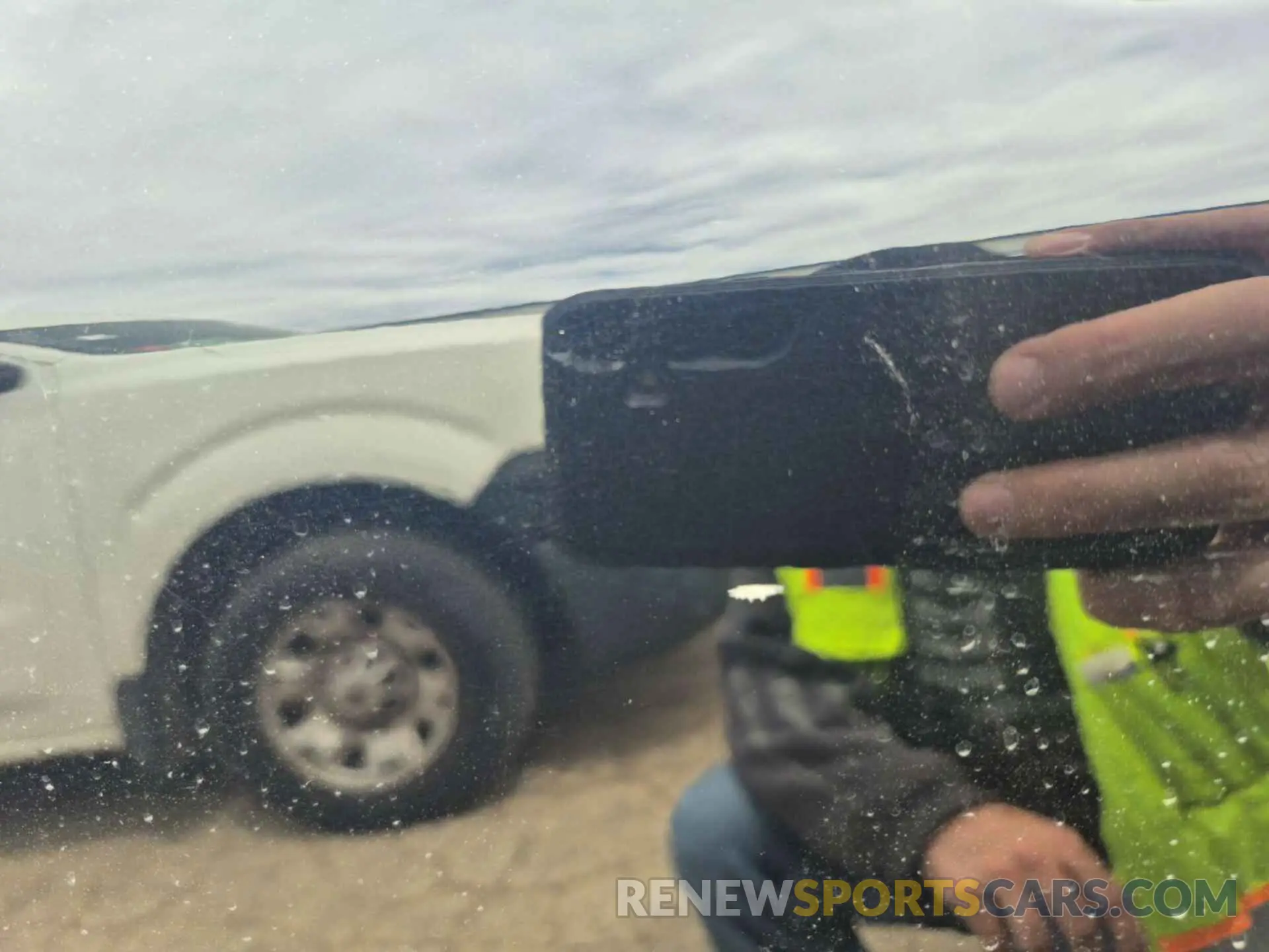 2 Photograph of a damaged car 2GNAXTEV8L6233231 CHEVROLET EQUINOX 2020