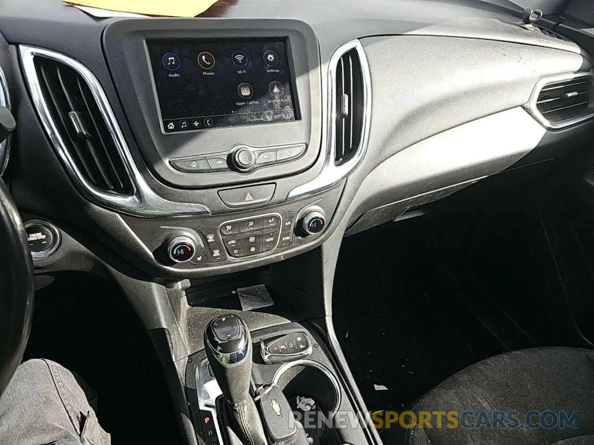 11 Photograph of a damaged car 2GNAXTEV8L6233326 CHEVROLET EQUINOX 2020
