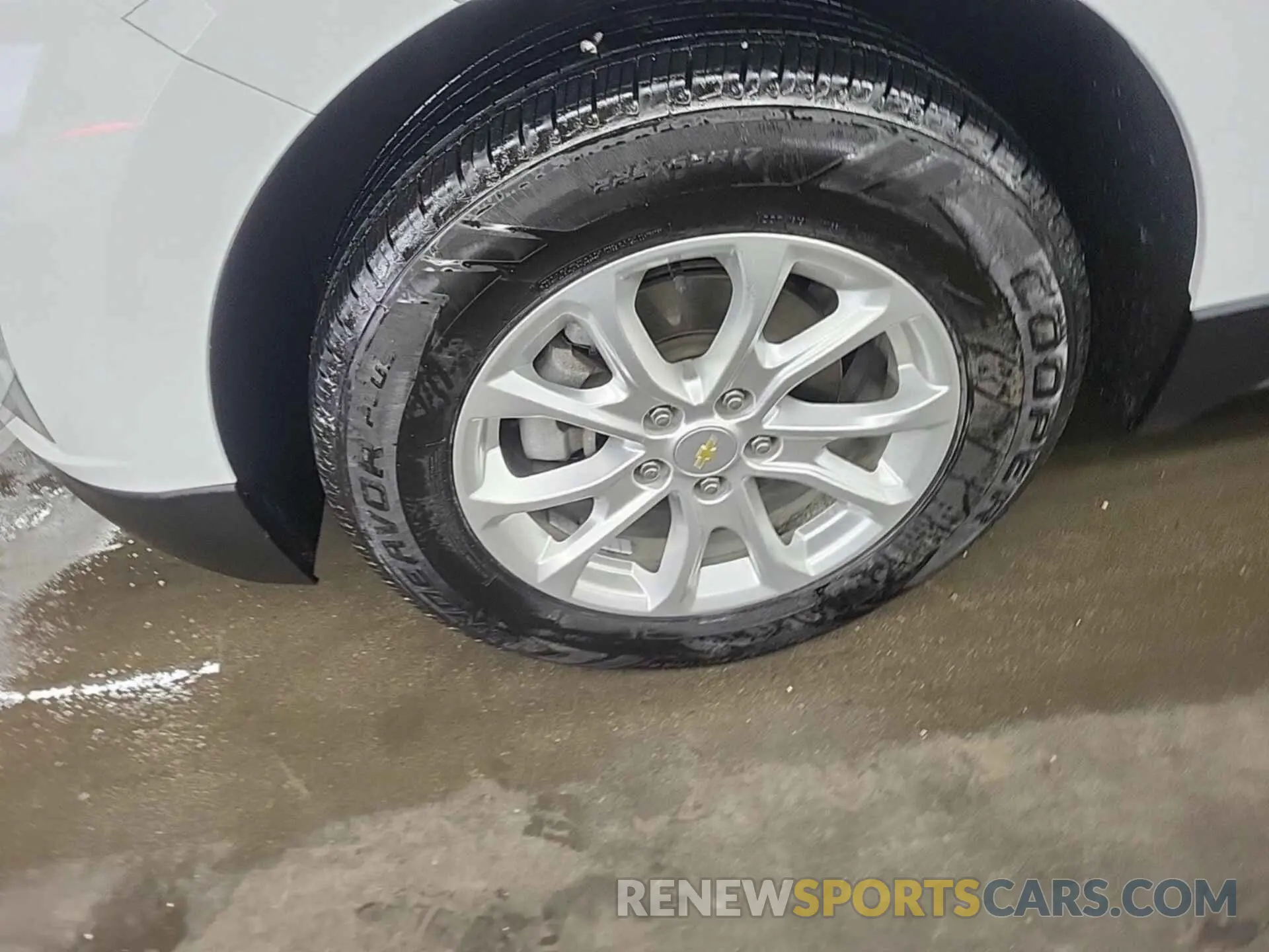 12 Photograph of a damaged car 2GNAXTEV8L6235917 CHEVROLET EQUINOX 2020