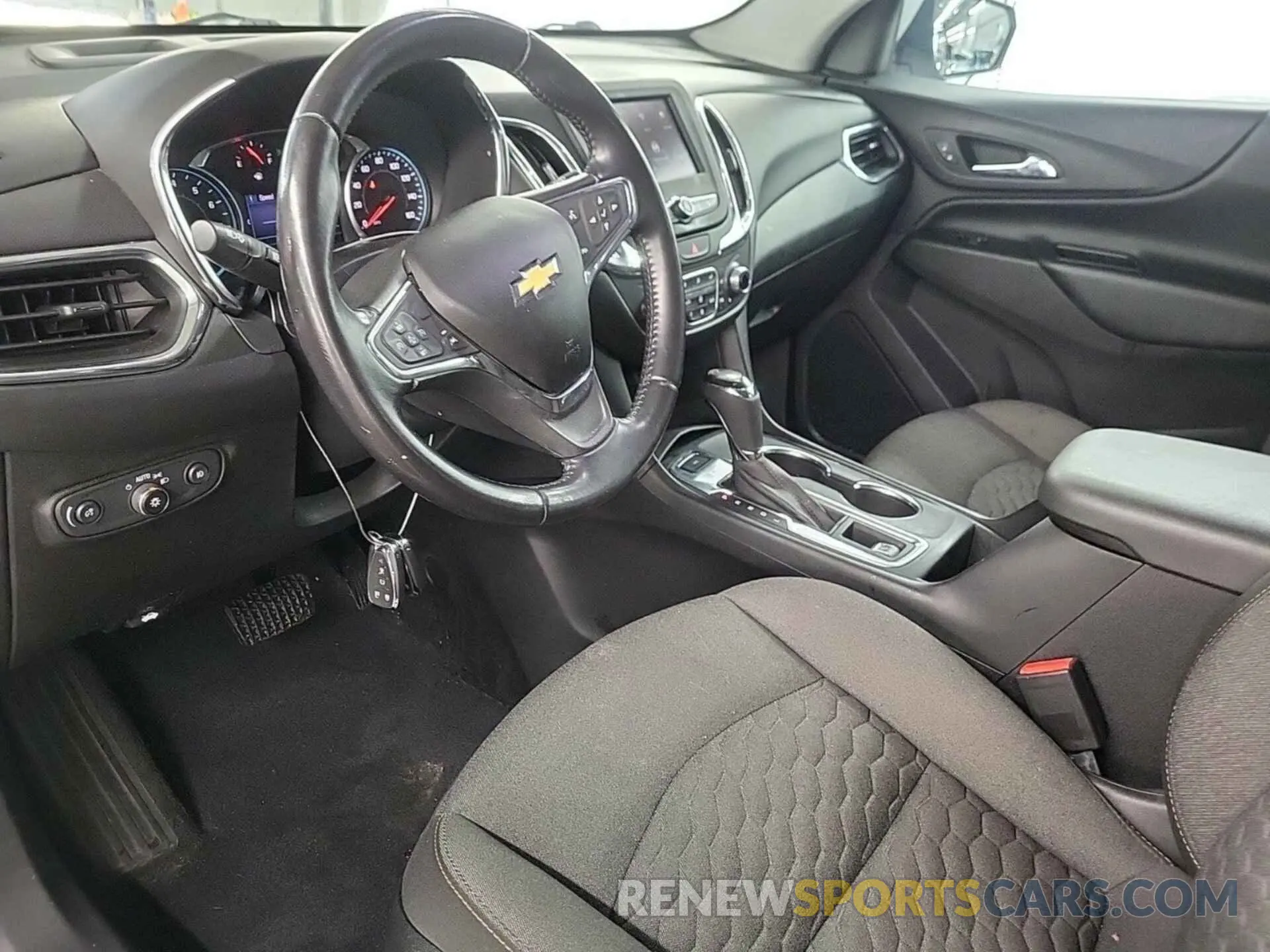29 Photograph of a damaged car 2GNAXTEV8L6235917 CHEVROLET EQUINOX 2020