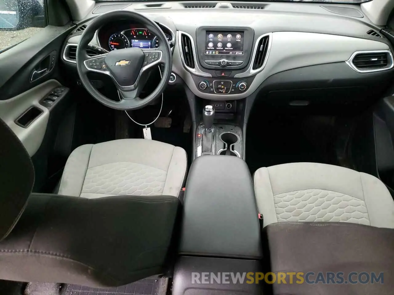 8 Photograph of a damaged car 2GNAXTEV9L6173718 CHEVROLET EQUINOX 2020