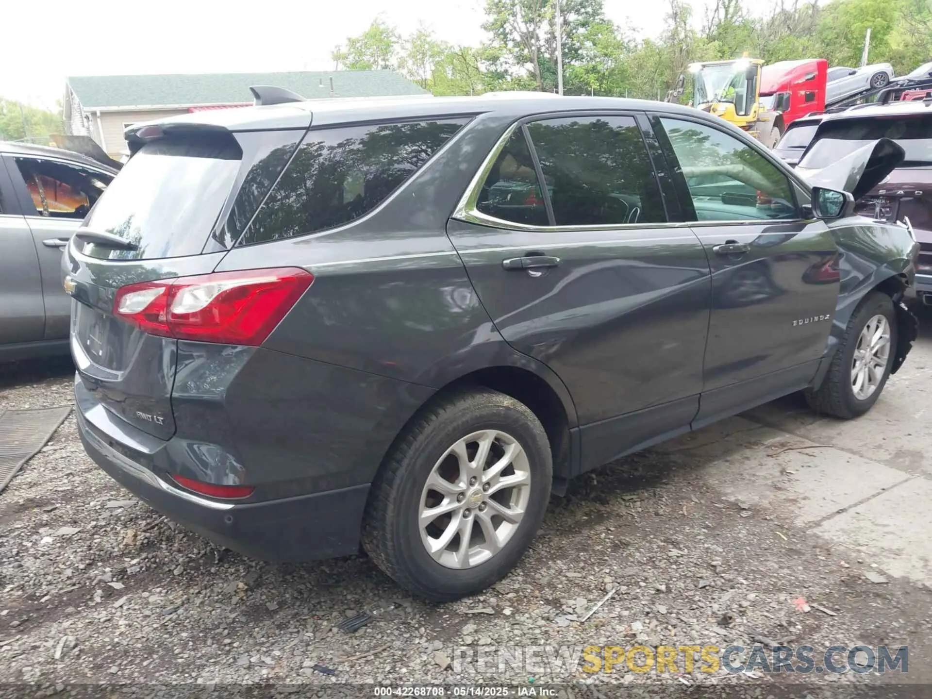 4 Photograph of a damaged car 2GNAXTEV9L6227308 CHEVROLET EQUINOX 2020