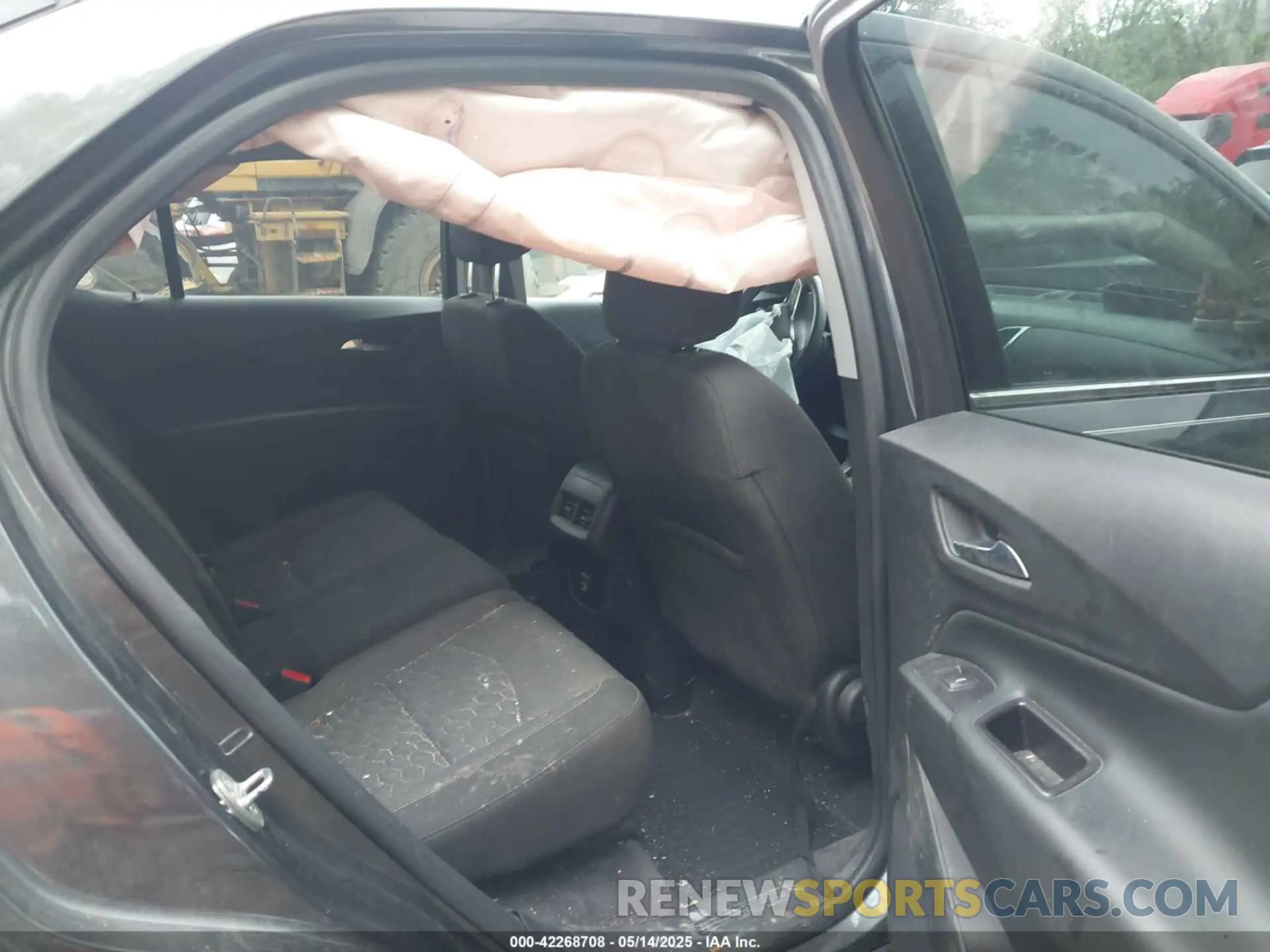 8 Photograph of a damaged car 2GNAXTEV9L6227308 CHEVROLET EQUINOX 2020