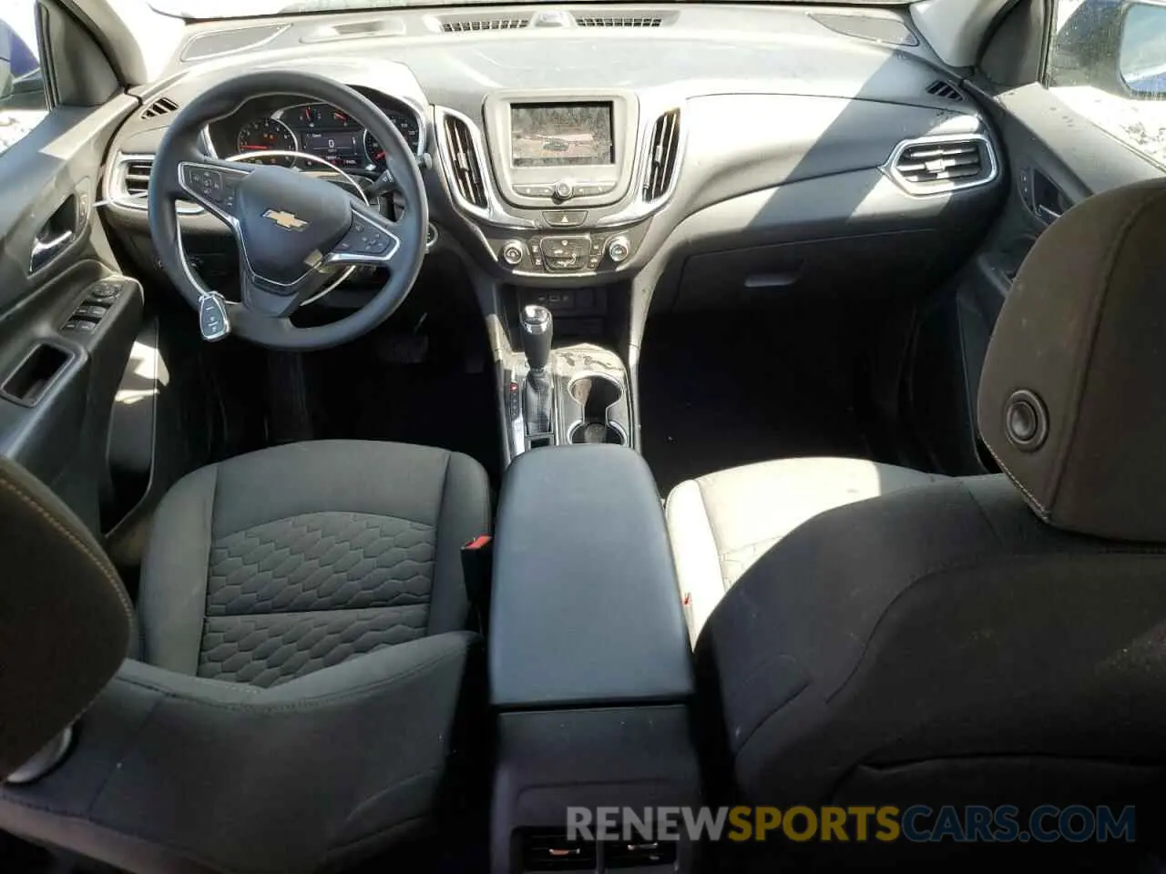 8 Photograph of a damaged car 2GNAXTEV9L6231648 CHEVROLET EQUINOX 2020