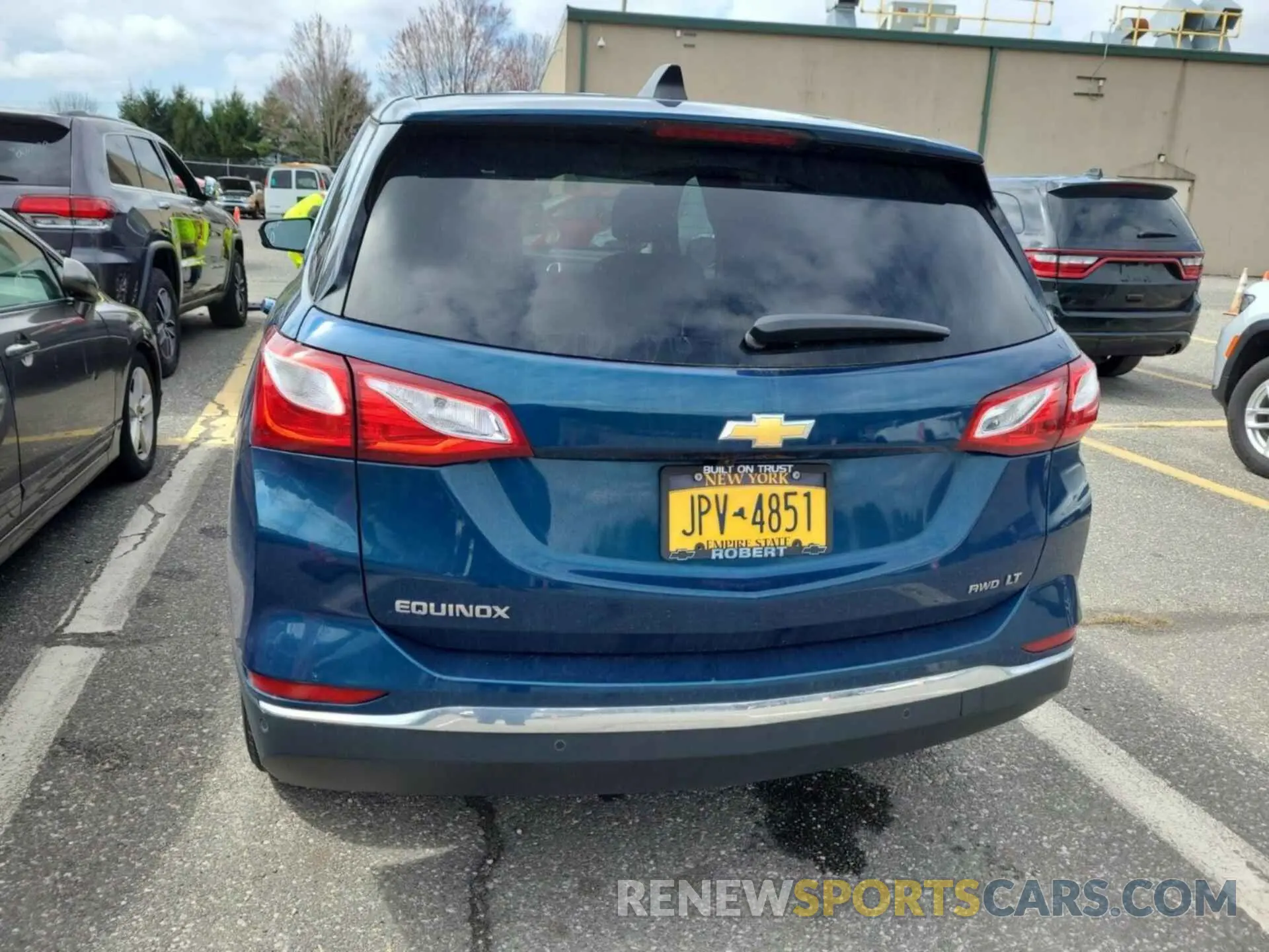 18 Photograph of a damaged car 2GNAXTEV9L6232377 CHEVROLET EQUINOX 2020