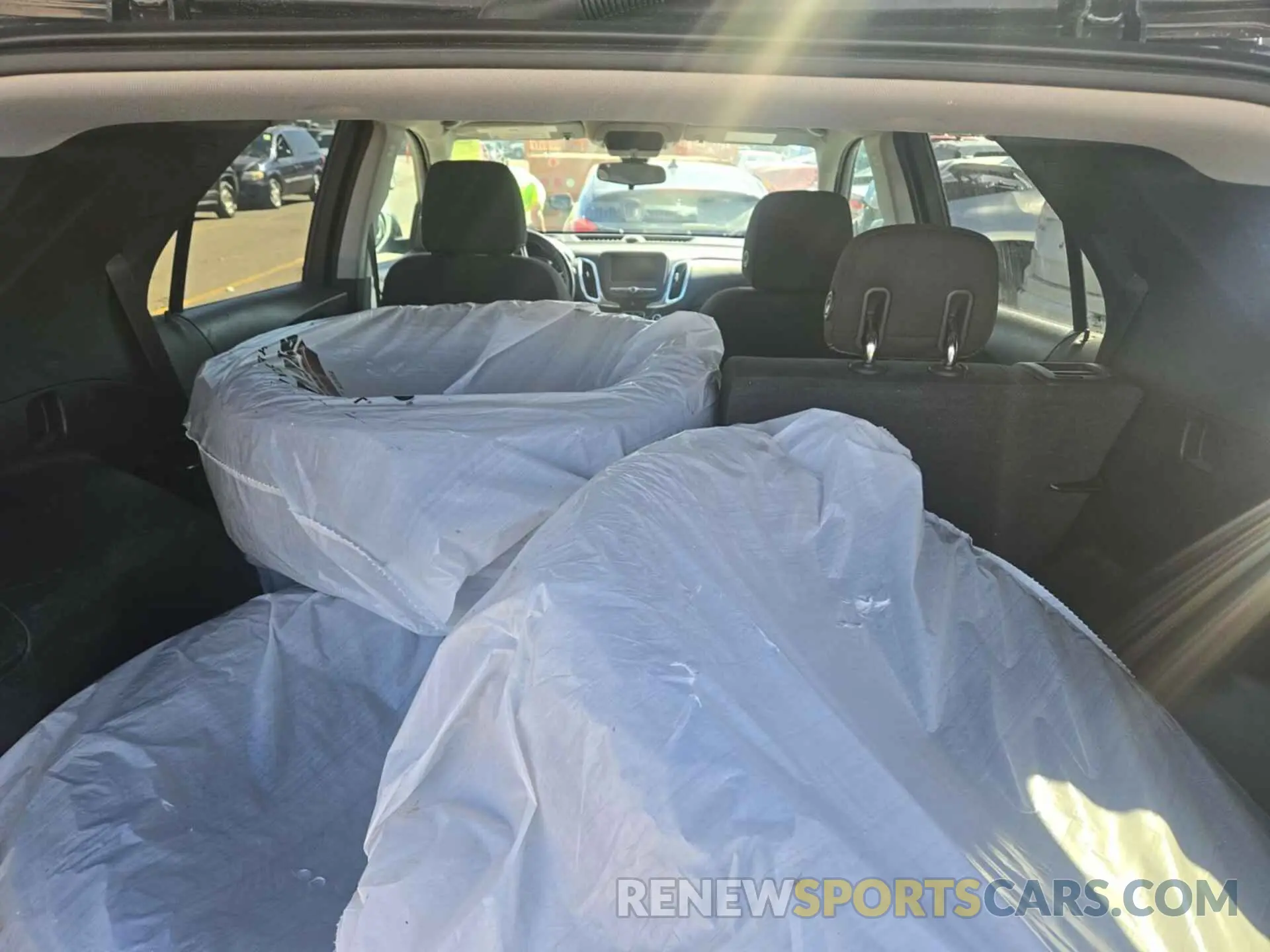 21 Photograph of a damaged car 2GNAXTEV9L6232444 CHEVROLET EQUINOX 2020