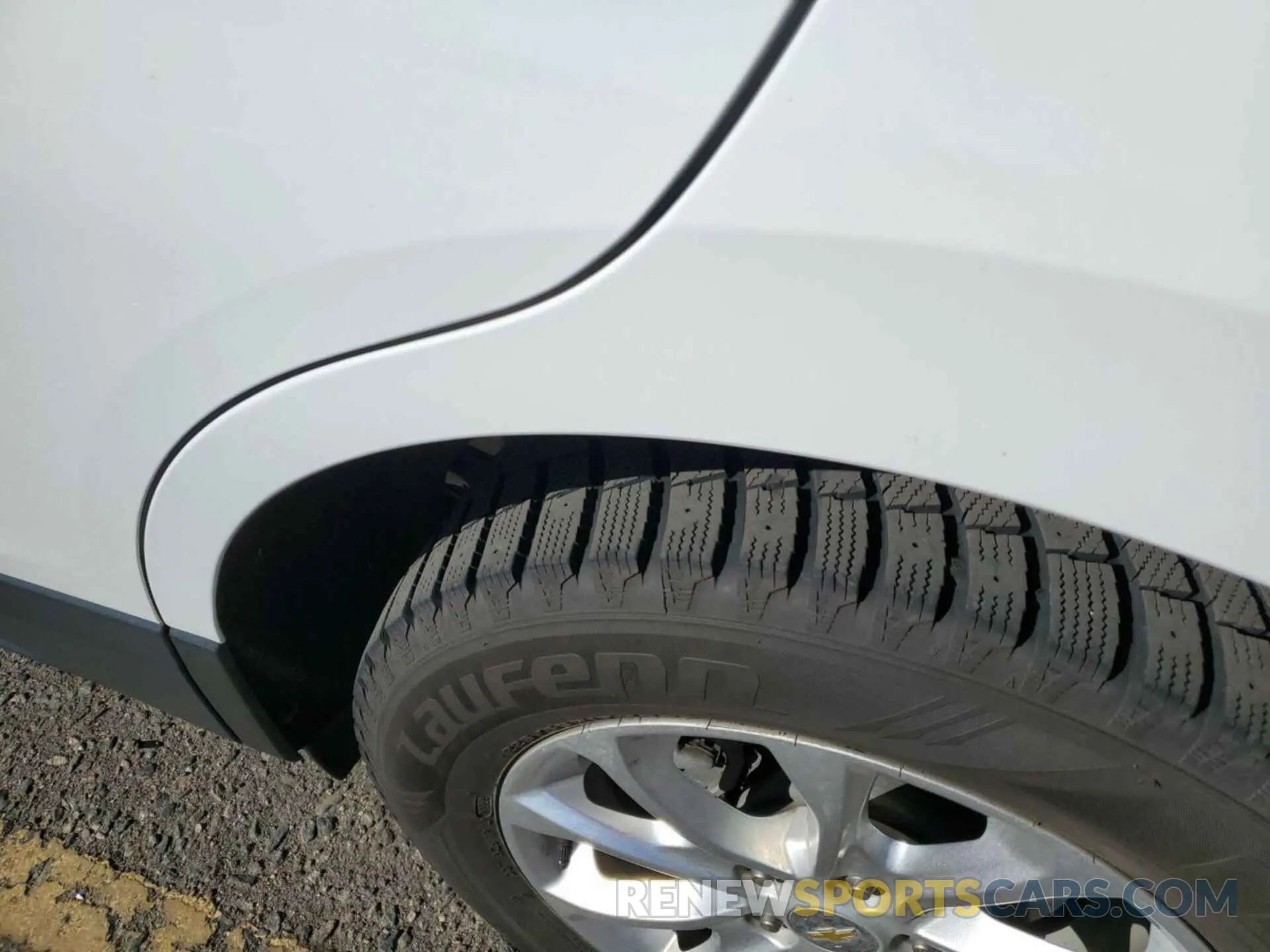 10 Photograph of a damaged car 2GNAXTEV9L6235330 CHEVROLET EQUINOX 2020