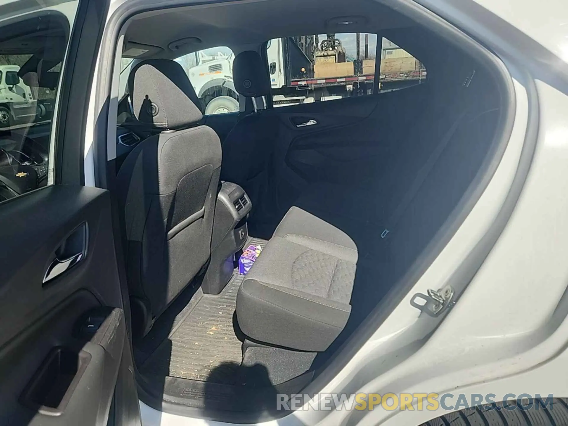 13 Photograph of a damaged car 2GNAXTEV9L6235330 CHEVROLET EQUINOX 2020