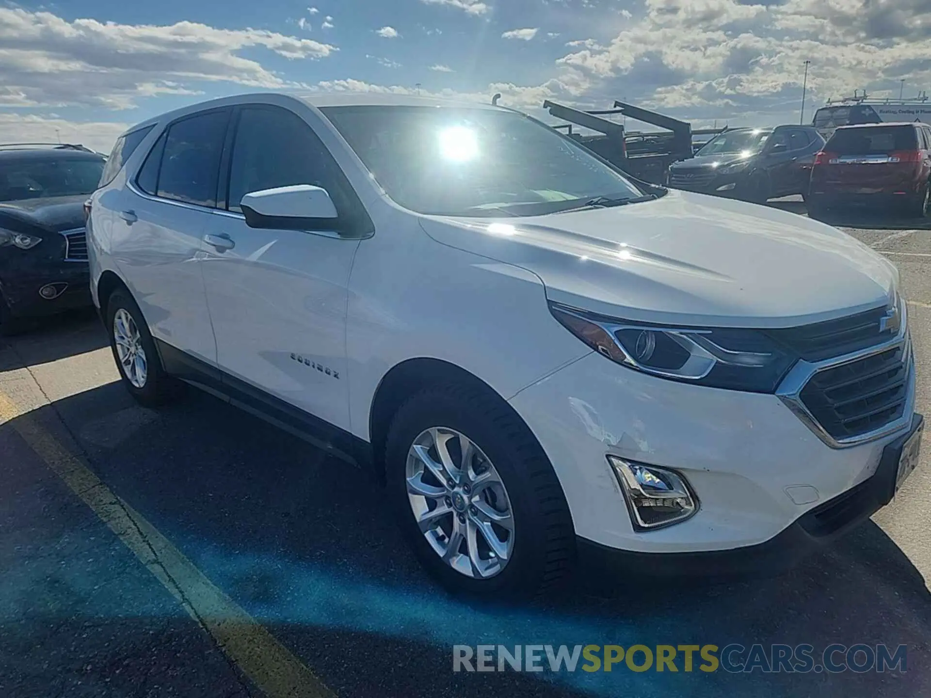 18 Photograph of a damaged car 2GNAXTEV9L6235330 CHEVROLET EQUINOX 2020