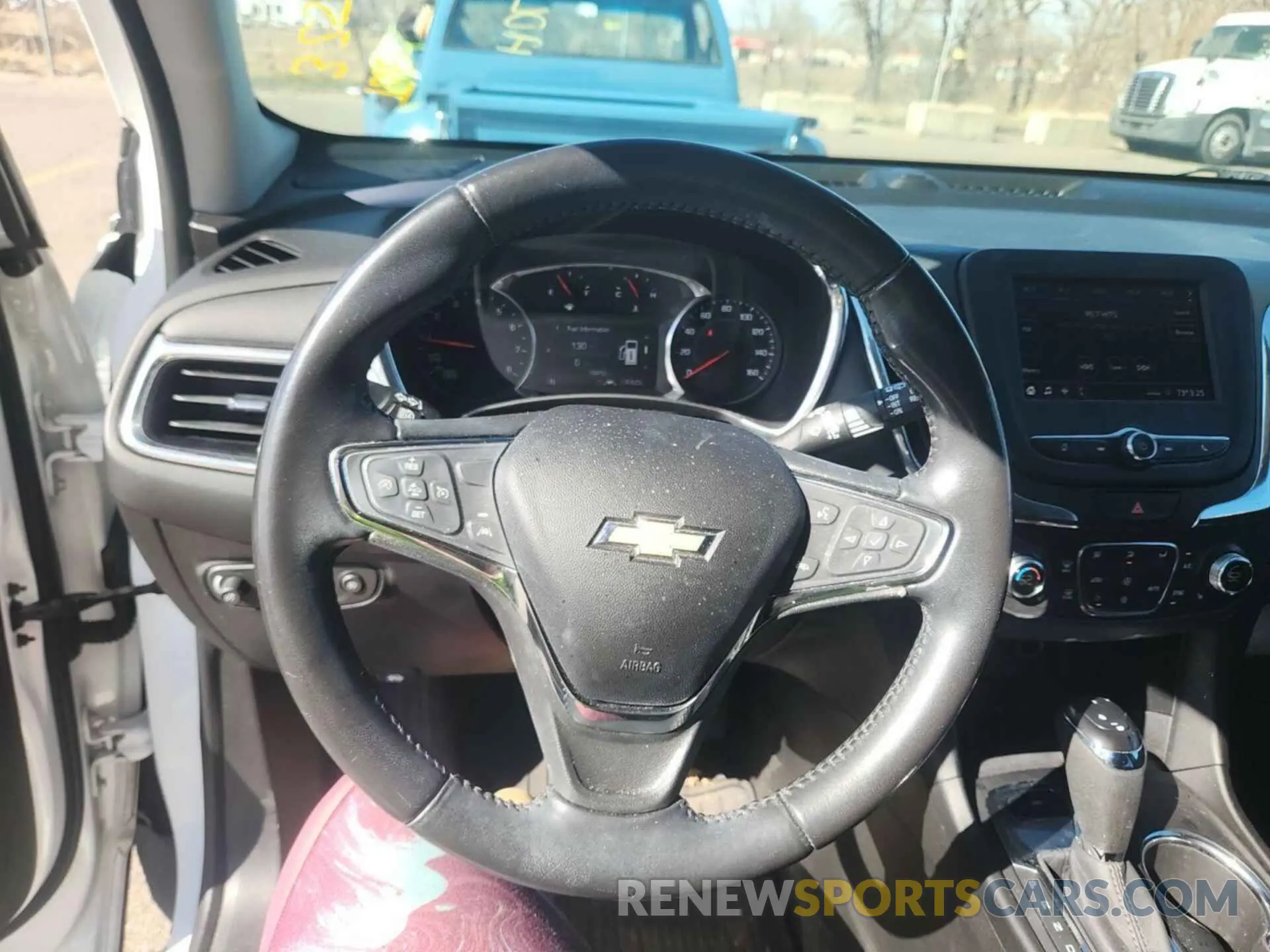 6 Photograph of a damaged car 2GNAXTEV9L6235330 CHEVROLET EQUINOX 2020