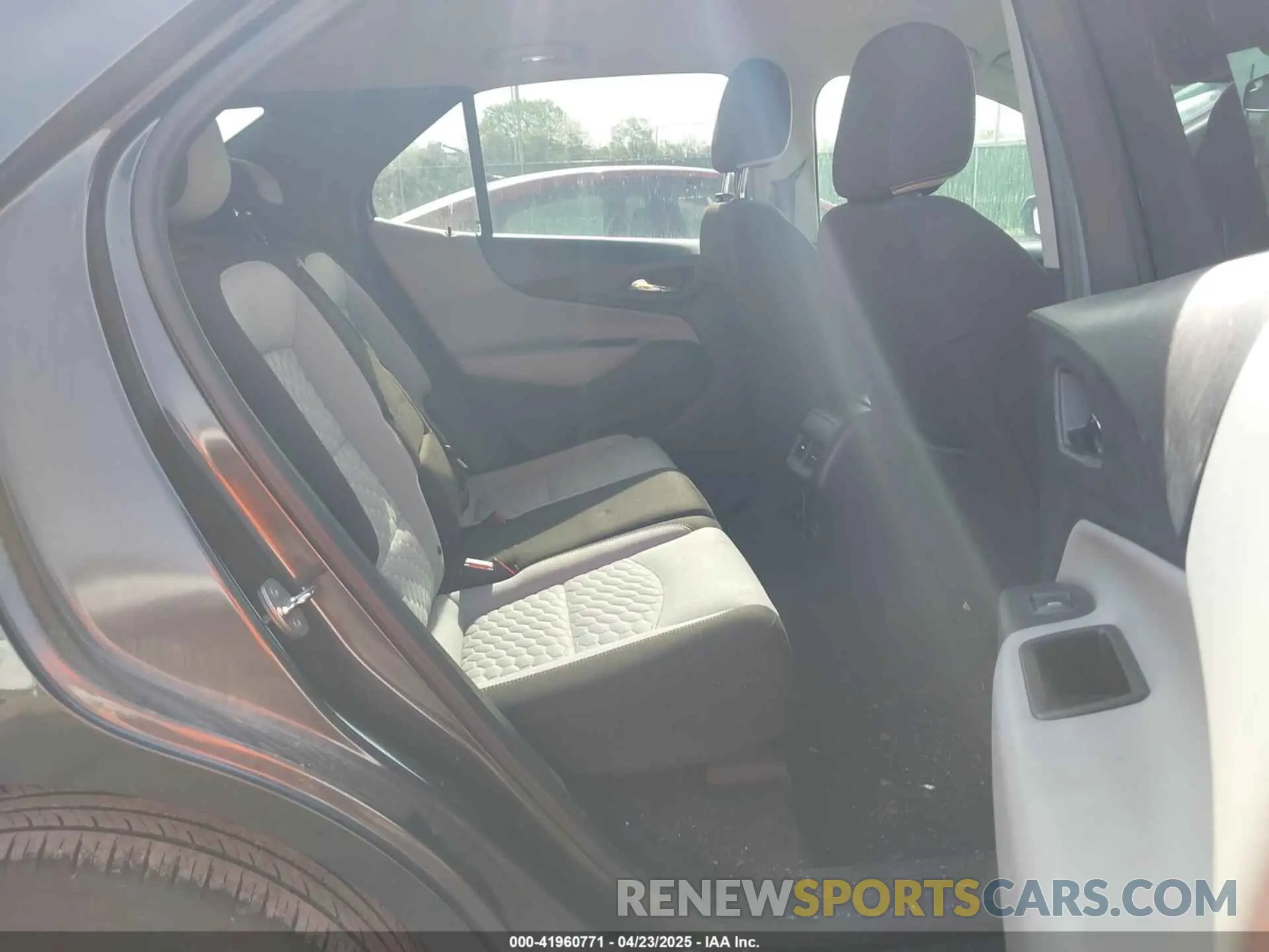 8 Photograph of a damaged car 2GNAXTEV9L6258249 CHEVROLET EQUINOX 2020