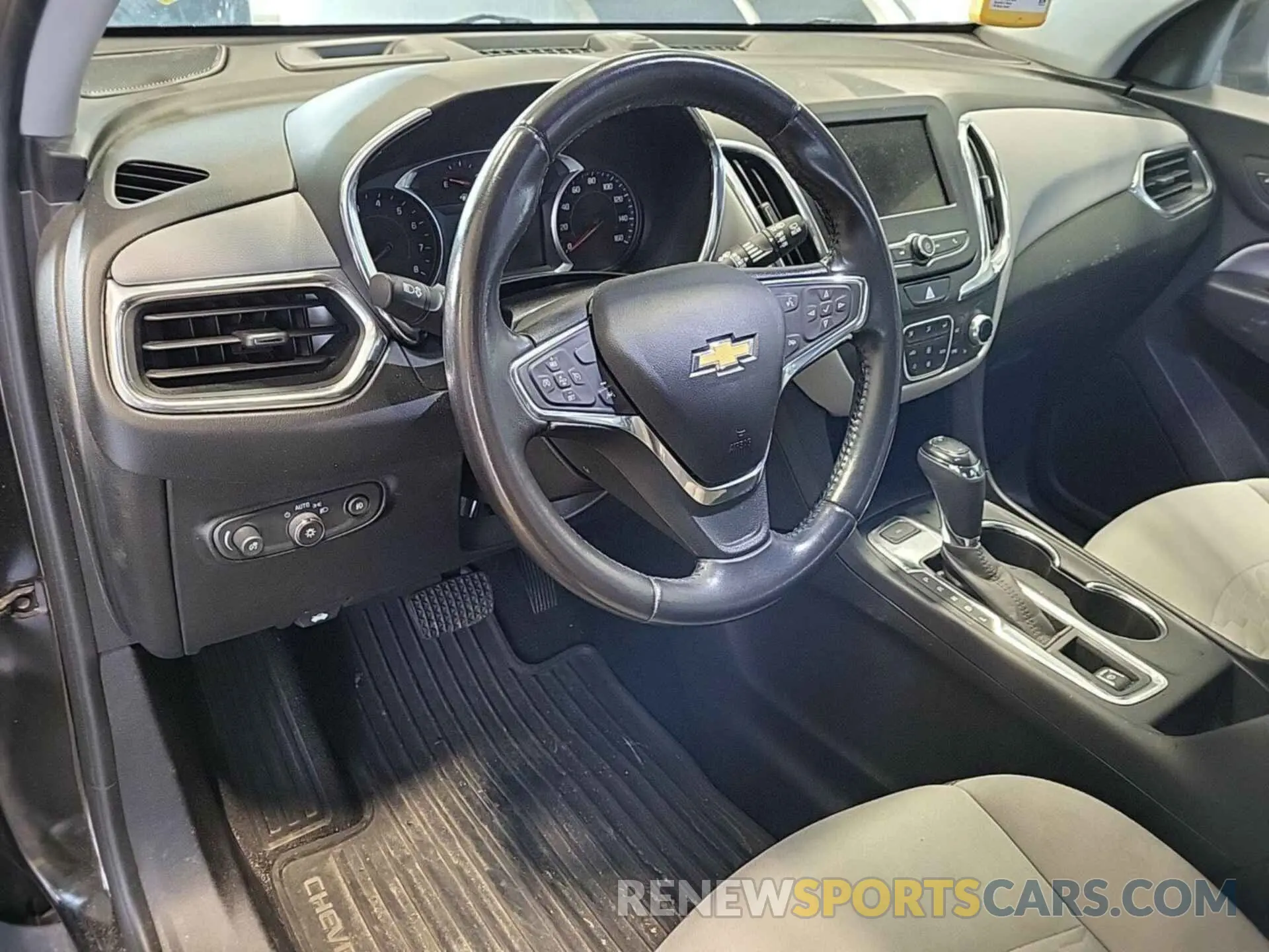 17 Photograph of a damaged car 2GNAXTEVXL6155891 CHEVROLET EQUINOX 2020
