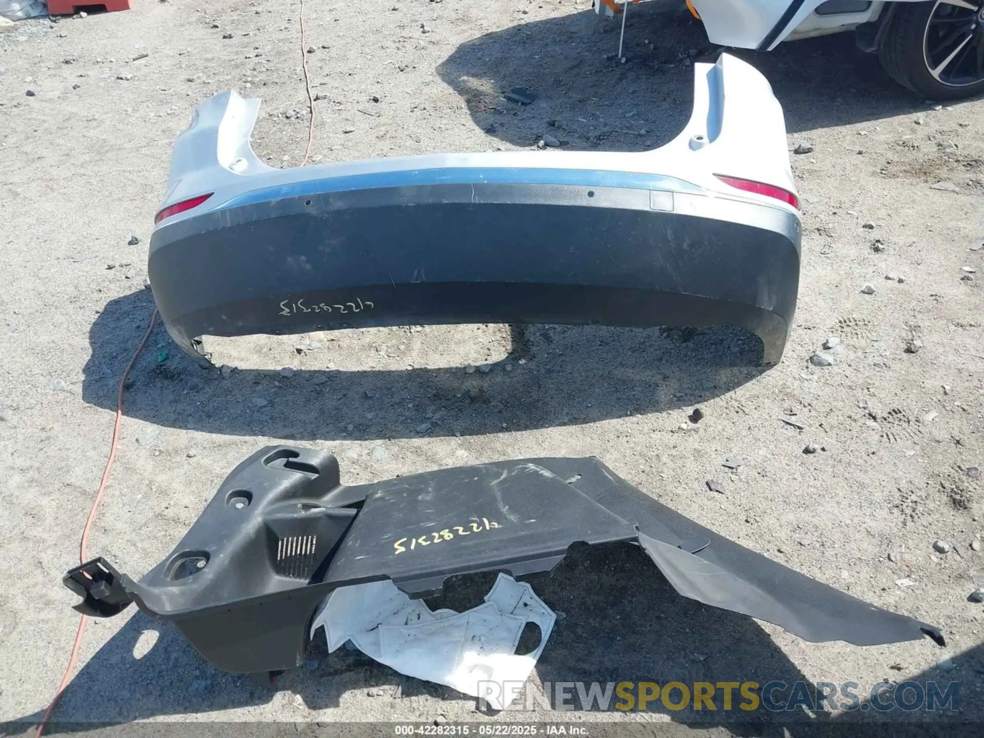 12 Photograph of a damaged car 2GNAXTEVXL6171668 CHEVROLET EQUINOX 2020