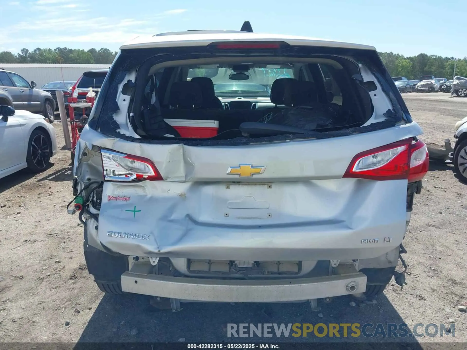17 Photograph of a damaged car 2GNAXTEVXL6171668 CHEVROLET EQUINOX 2020