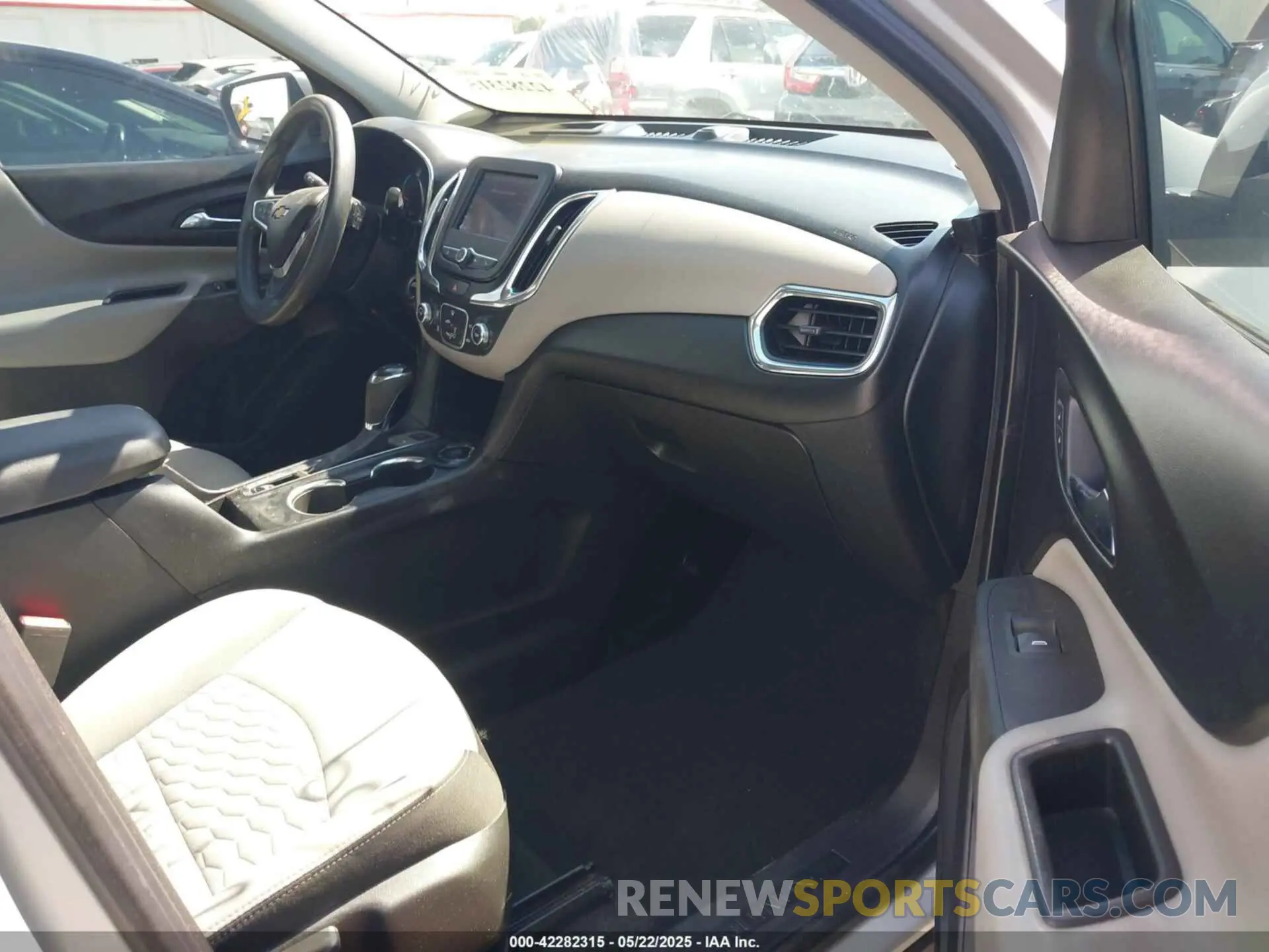 5 Photograph of a damaged car 2GNAXTEVXL6171668 CHEVROLET EQUINOX 2020