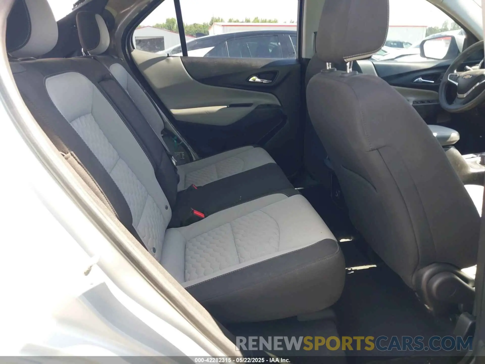 8 Photograph of a damaged car 2GNAXTEVXL6171668 CHEVROLET EQUINOX 2020