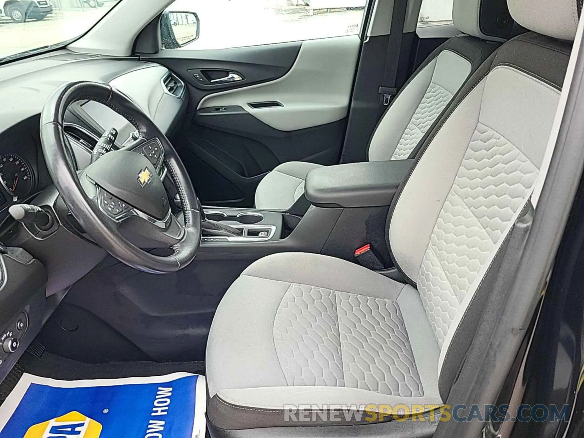 19 Photograph of a damaged car 2GNAXTEVXL6231867 CHEVROLET EQUINOX 2020