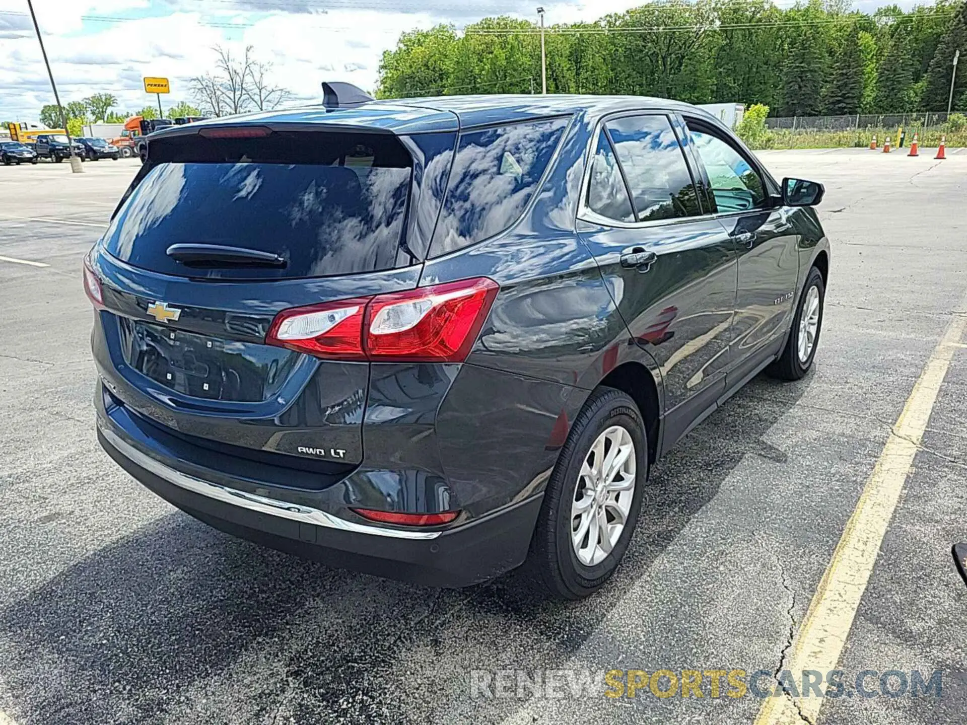 11 Photograph of a damaged car 2GNAXTEVXL6235532 CHEVROLET EQUINOX 2020