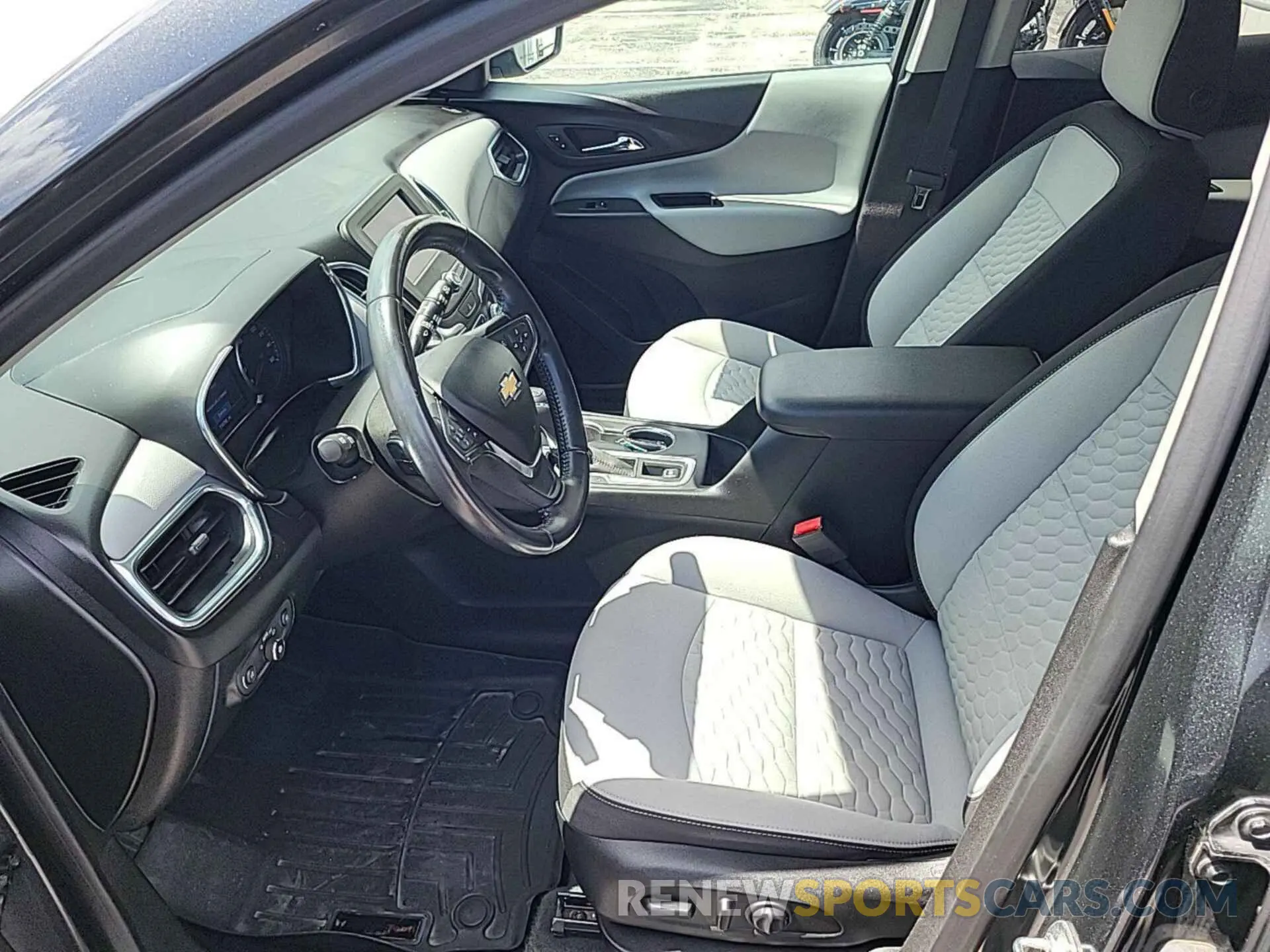 5 Photograph of a damaged car 2GNAXTEVXL6235532 CHEVROLET EQUINOX 2020