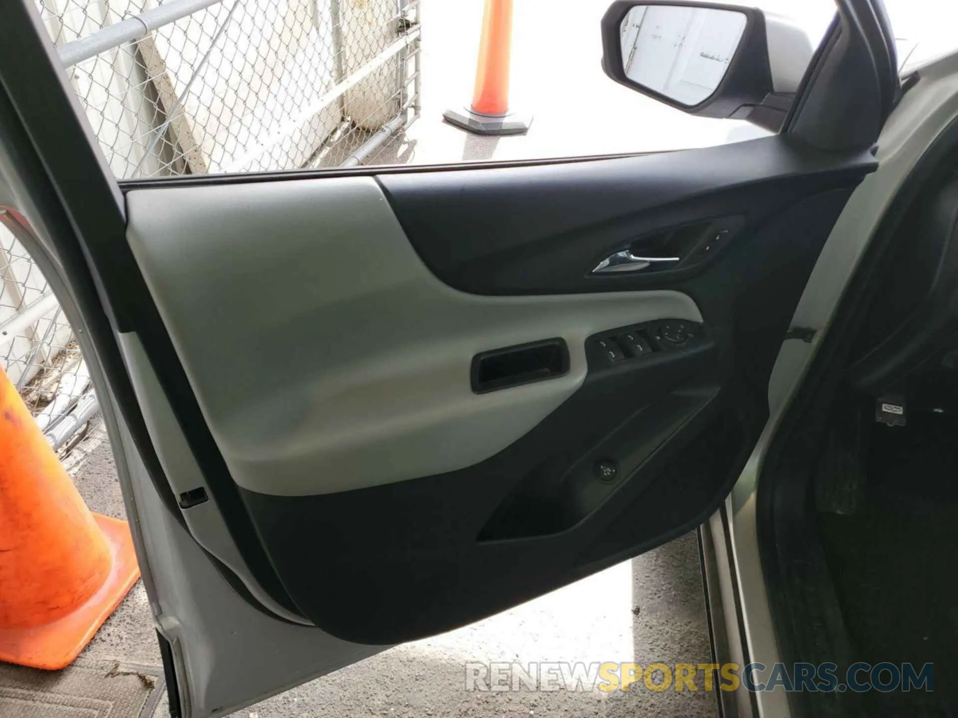 11 Photograph of a damaged car 2GNAXTEVXL6238186 CHEVROLET EQUINOX 2020