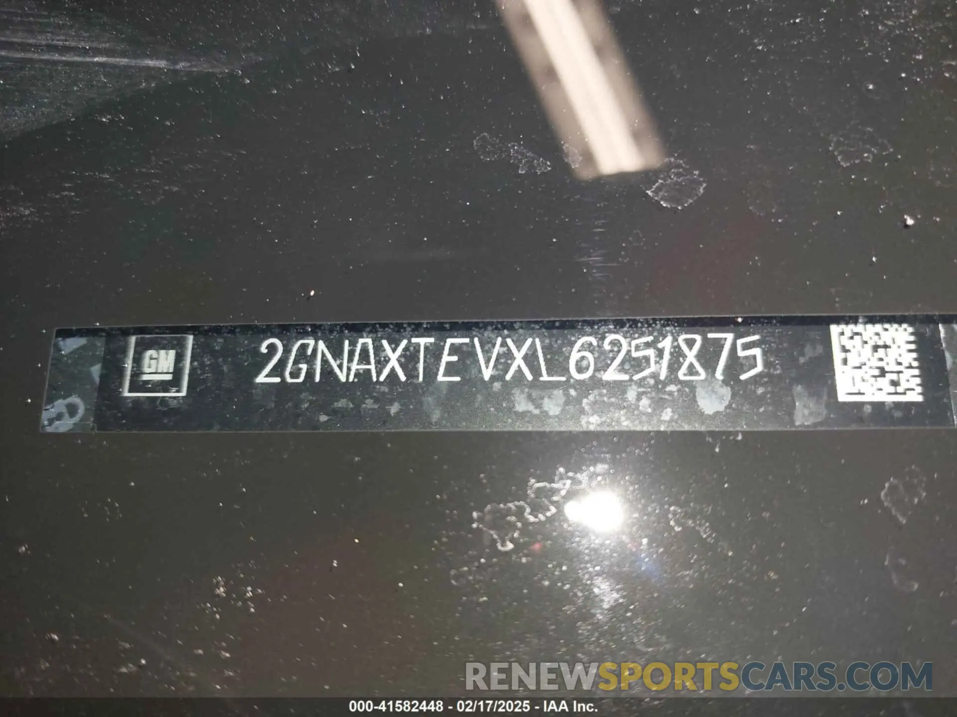 17 Photograph of a damaged car 2GNAXTEVXL6251875 CHEVROLET EQUINOX 2020