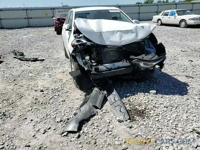 10 Photograph of a damaged car 2GNAXUEV0L6106690 CHEVROLET EQUINOX 2020