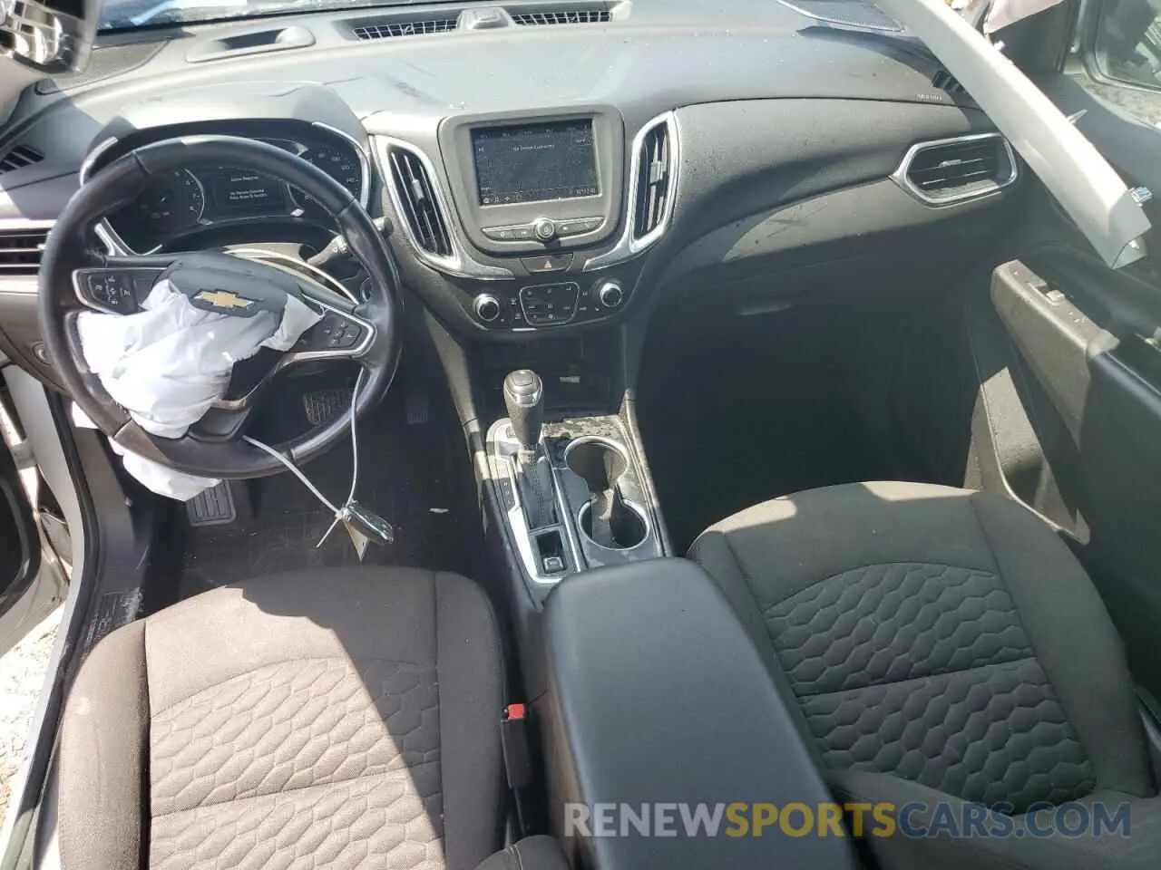 8 Photograph of a damaged car 2GNAXUEV0L6106690 CHEVROLET EQUINOX 2020