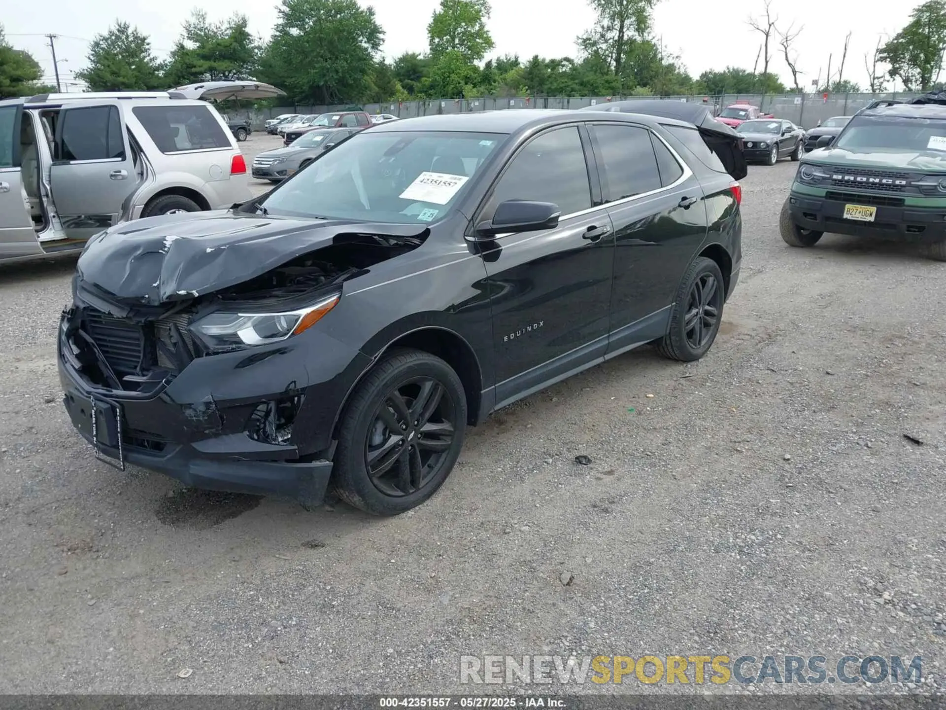 2 Photograph of a damaged car 2GNAXUEV0L6107063 CHEVROLET EQUINOX 2020