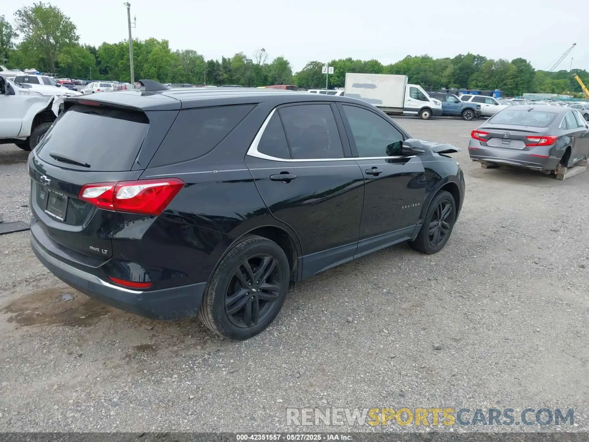 4 Photograph of a damaged car 2GNAXUEV0L6107063 CHEVROLET EQUINOX 2020