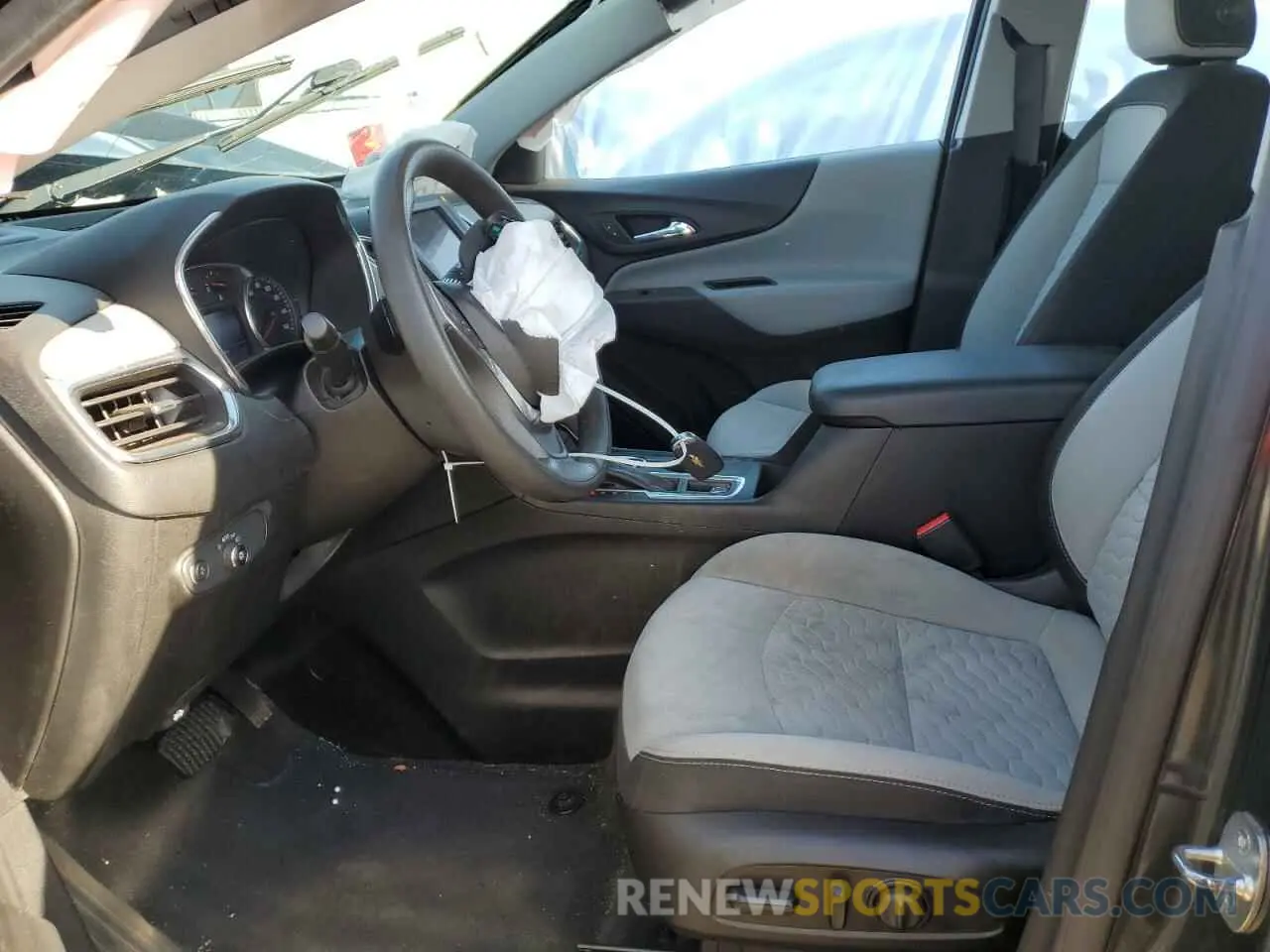 7 Photograph of a damaged car 2GNAXUEV0L6138667 CHEVROLET EQUINOX 2020