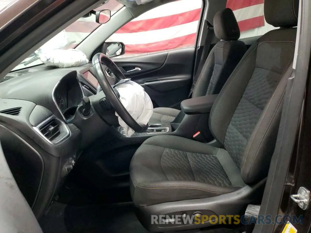 7 Photograph of a damaged car 2GNAXUEV0L6147157 CHEVROLET EQUINOX 2020