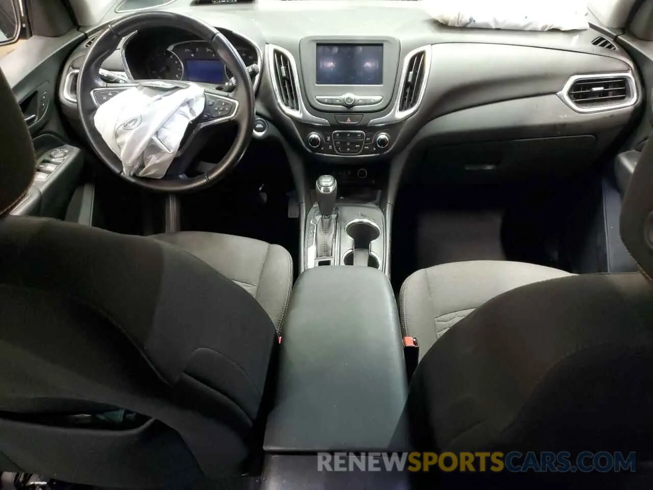 8 Photograph of a damaged car 2GNAXUEV0L6147157 CHEVROLET EQUINOX 2020