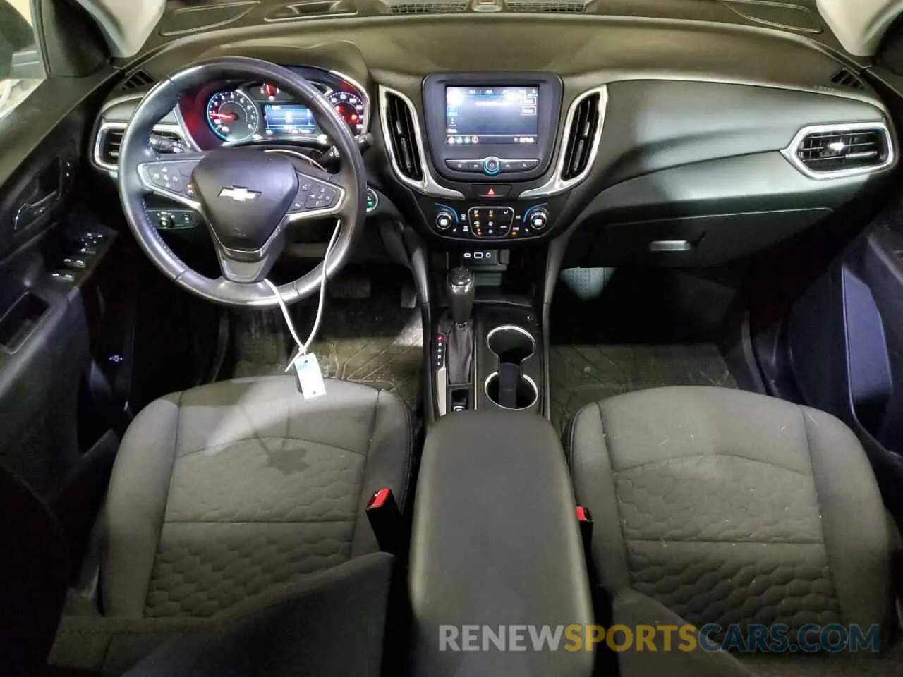 8 Photograph of a damaged car 2GNAXUEV0L6151192 CHEVROLET EQUINOX 2020
