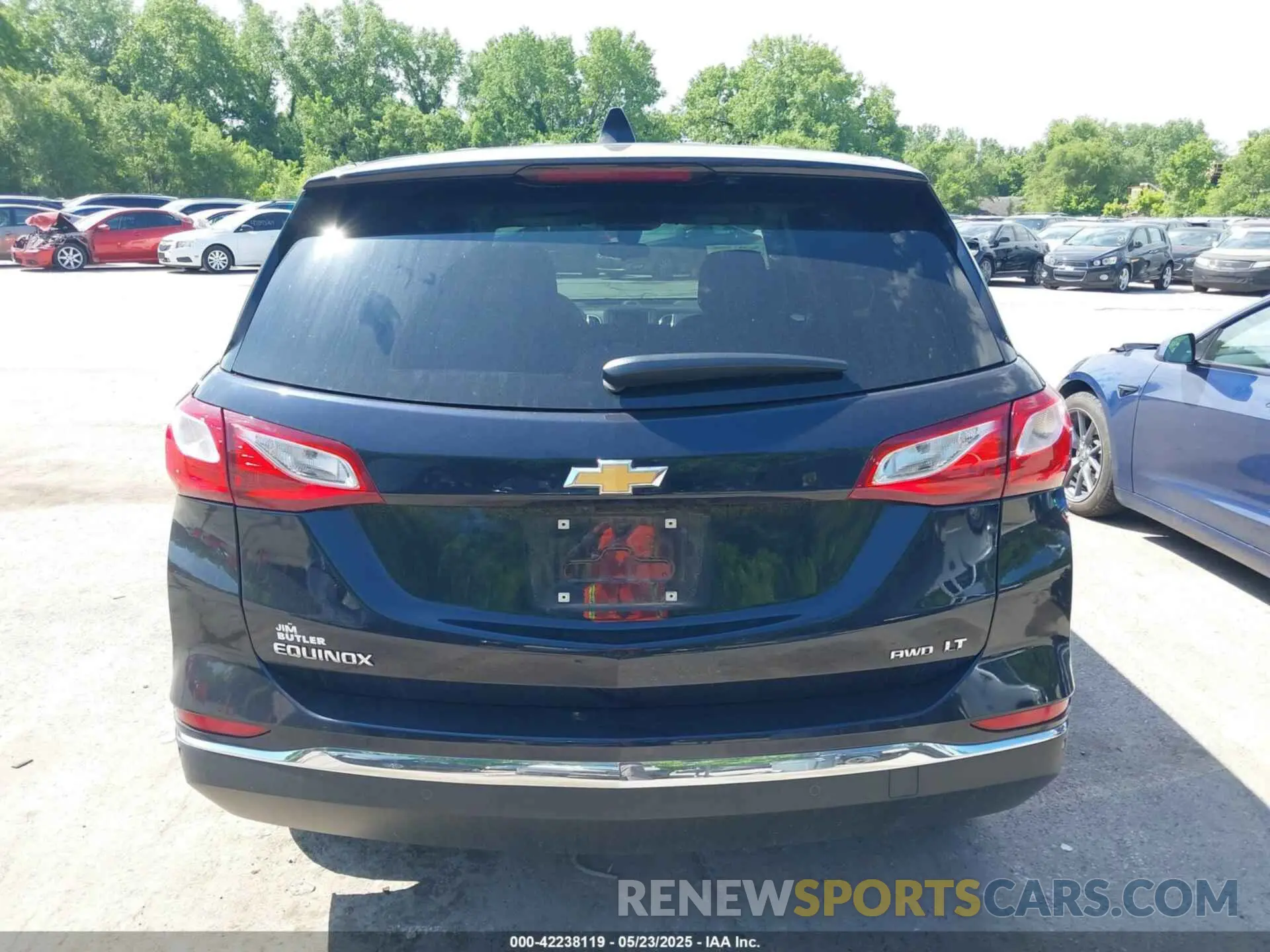 17 Photograph of a damaged car 2GNAXUEV0L6158675 CHEVROLET EQUINOX 2020