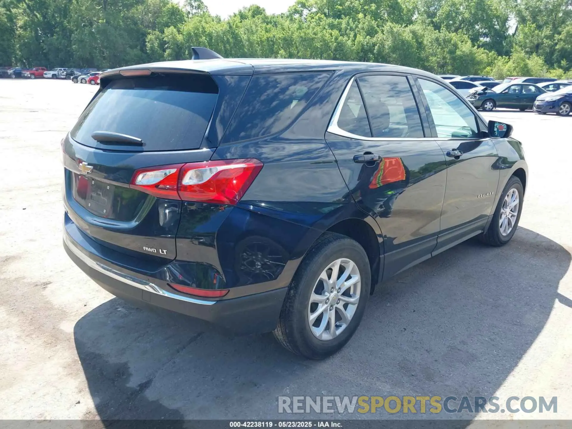4 Photograph of a damaged car 2GNAXUEV0L6158675 CHEVROLET EQUINOX 2020
