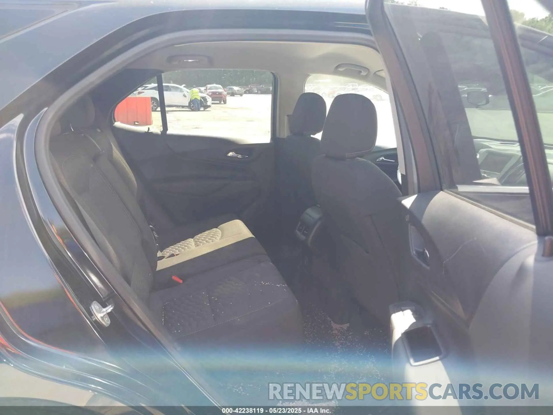 8 Photograph of a damaged car 2GNAXUEV0L6158675 CHEVROLET EQUINOX 2020
