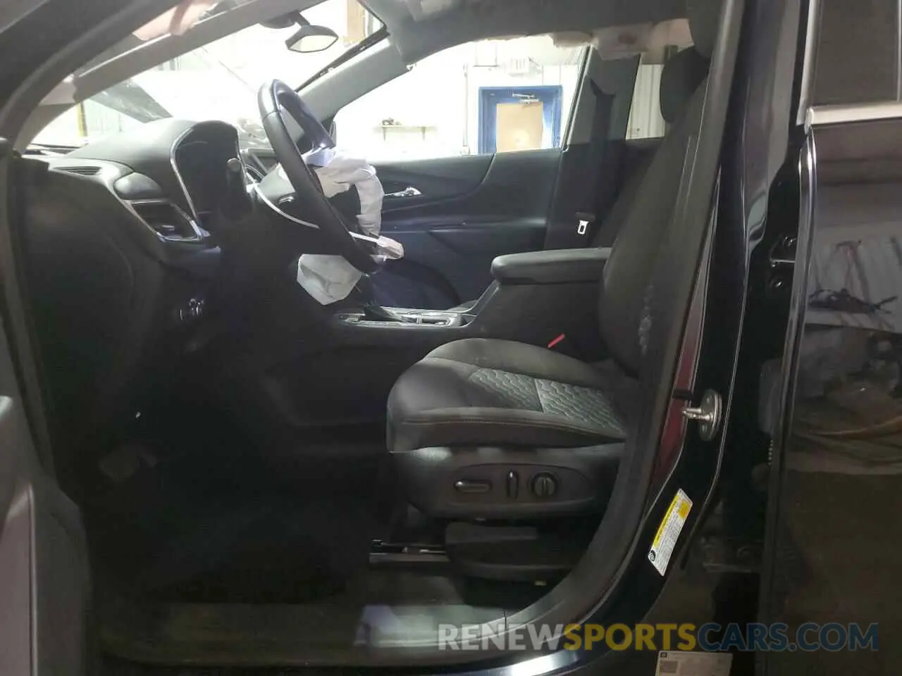 7 Photograph of a damaged car 2GNAXUEV0L6206093 CHEVROLET EQUINOX 2020