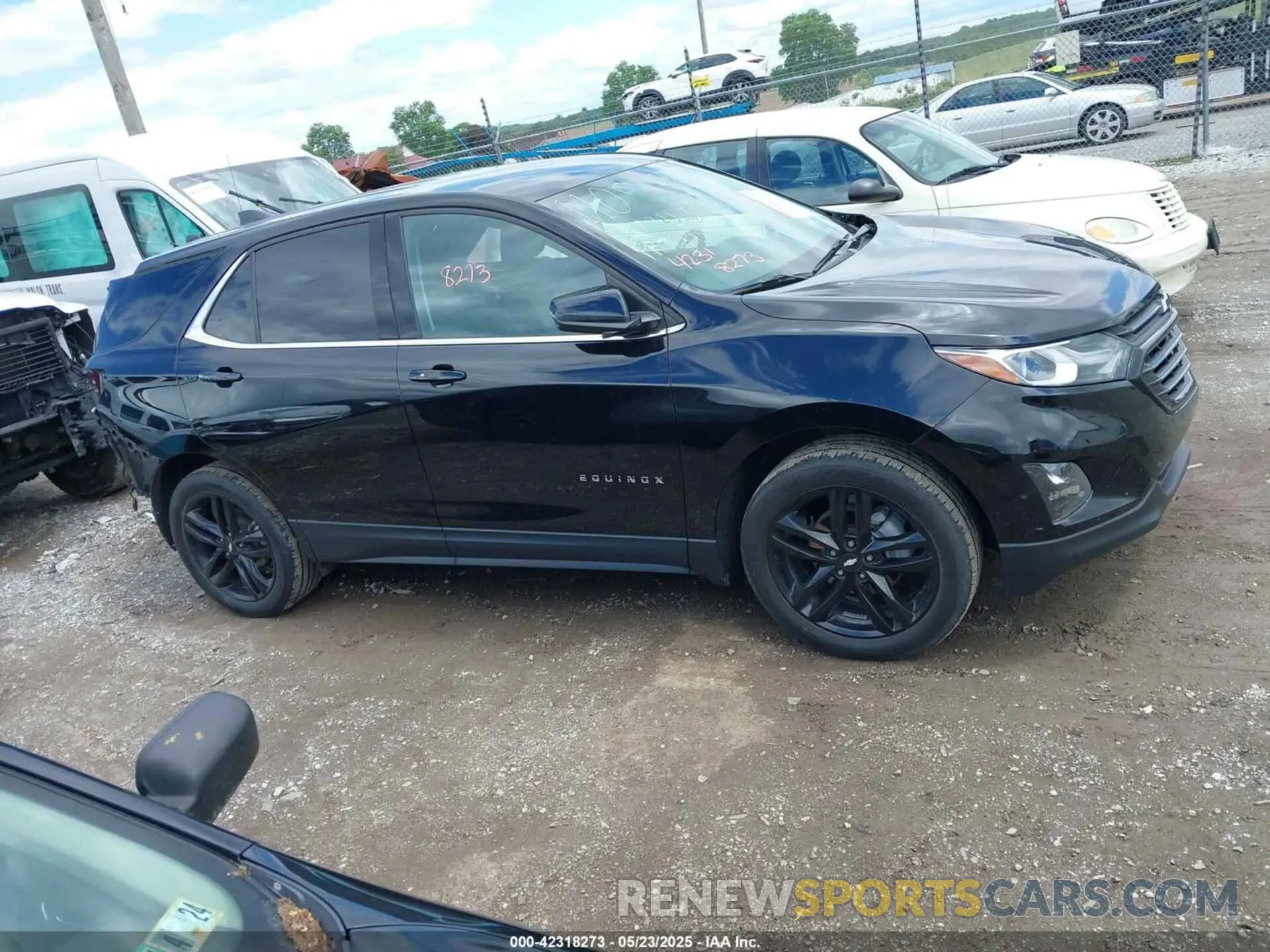 13 Photograph of a damaged car 2GNAXUEV1L6108335 CHEVROLET EQUINOX 2020