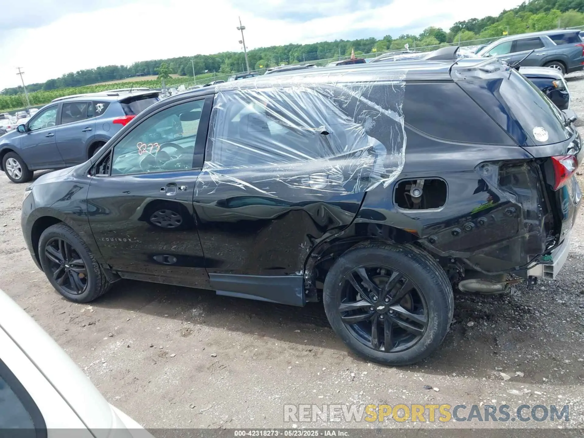 14 Photograph of a damaged car 2GNAXUEV1L6108335 CHEVROLET EQUINOX 2020