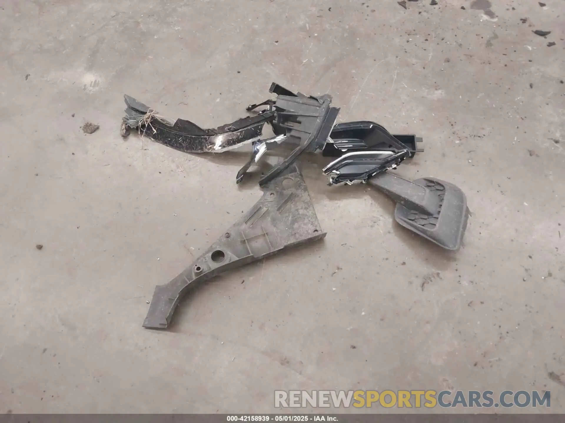 12 Photograph of a damaged car 2GNAXUEV1L6125703 CHEVROLET EQUINOX 2020