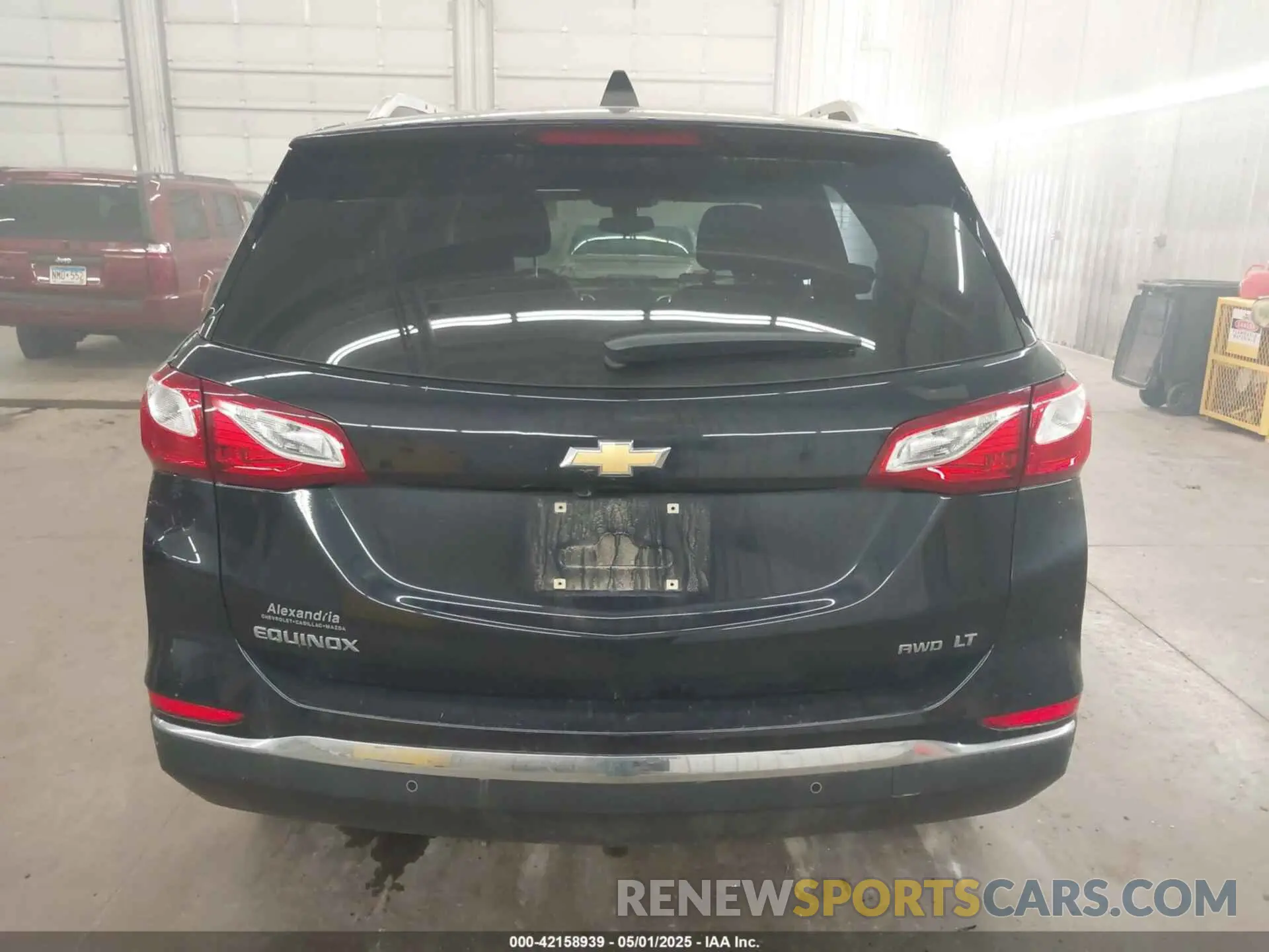 17 Photograph of a damaged car 2GNAXUEV1L6125703 CHEVROLET EQUINOX 2020