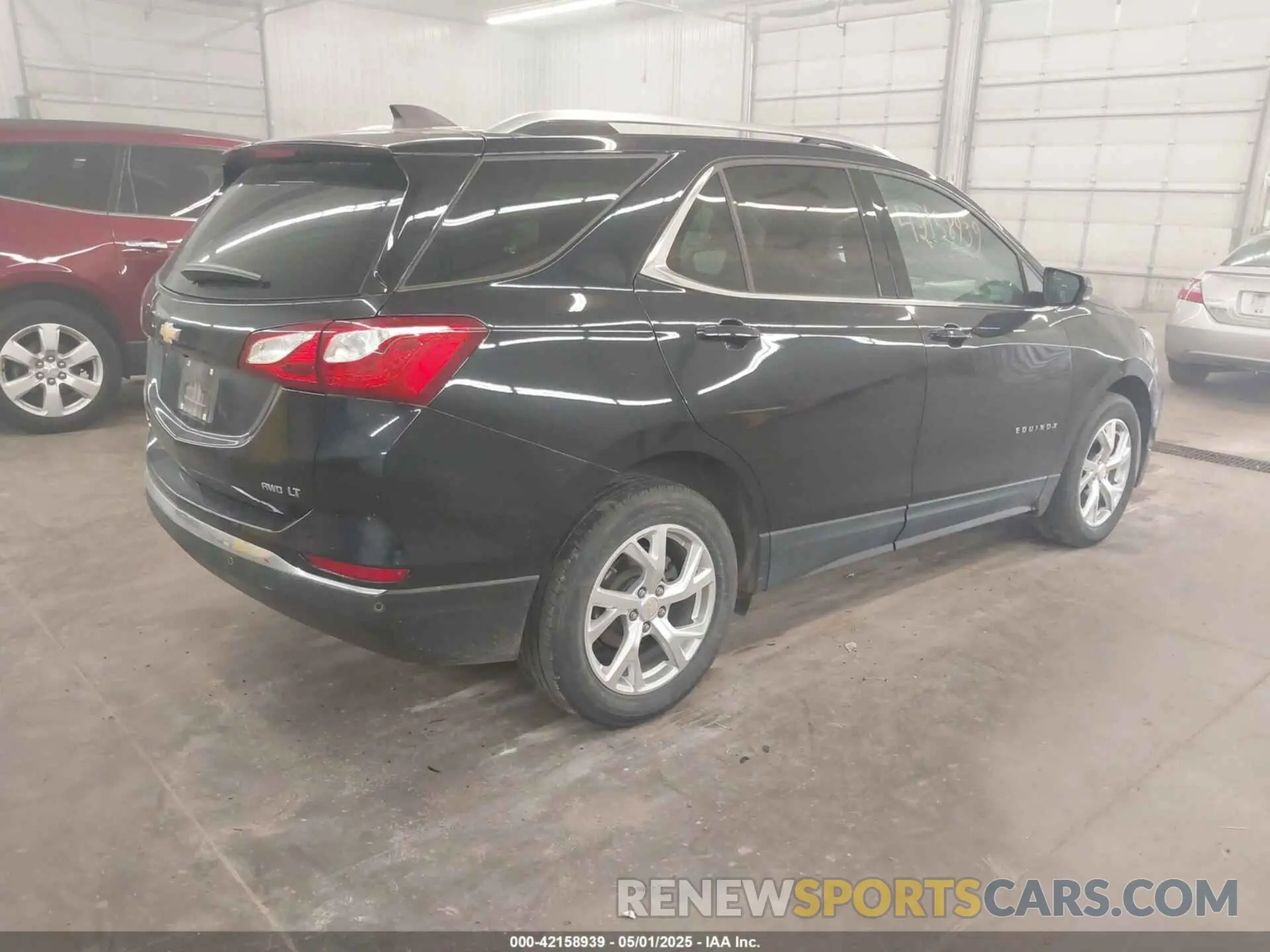 4 Photograph of a damaged car 2GNAXUEV1L6125703 CHEVROLET EQUINOX 2020