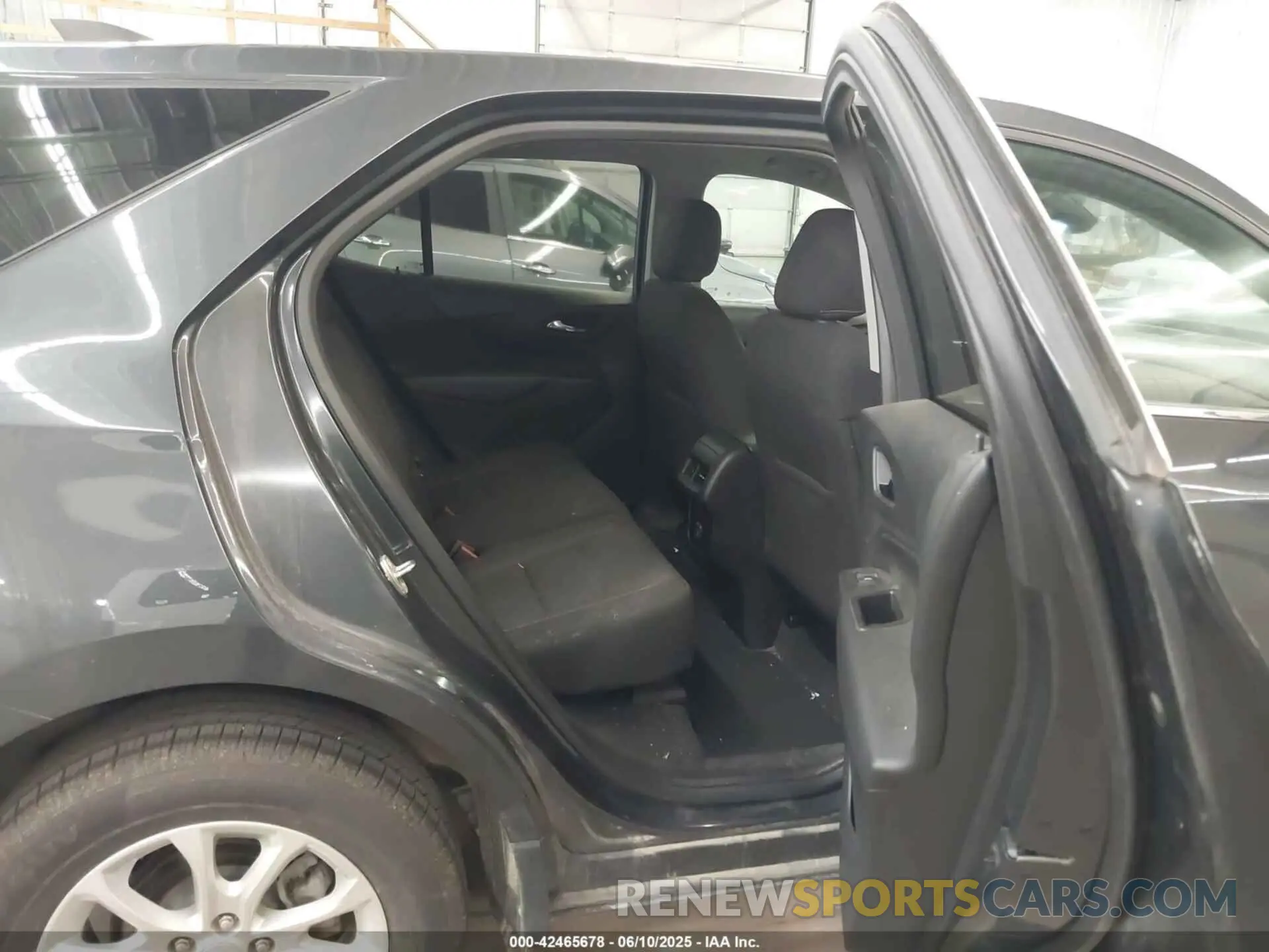 8 Photograph of a damaged car 2GNAXUEV1L6129802 CHEVROLET EQUINOX 2020