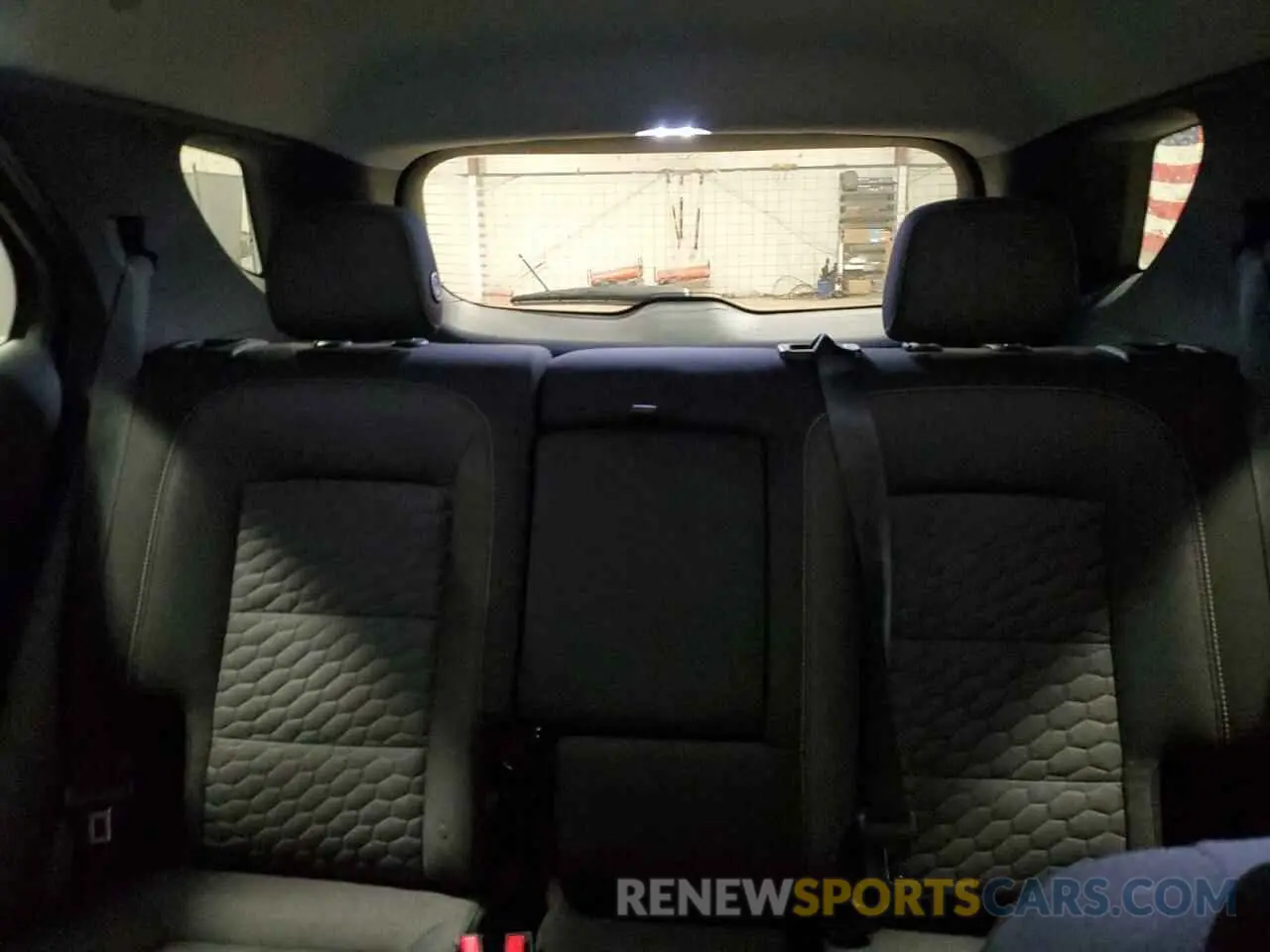 10 Photograph of a damaged car 2GNAXUEV1L6131016 CHEVROLET EQUINOX 2020
