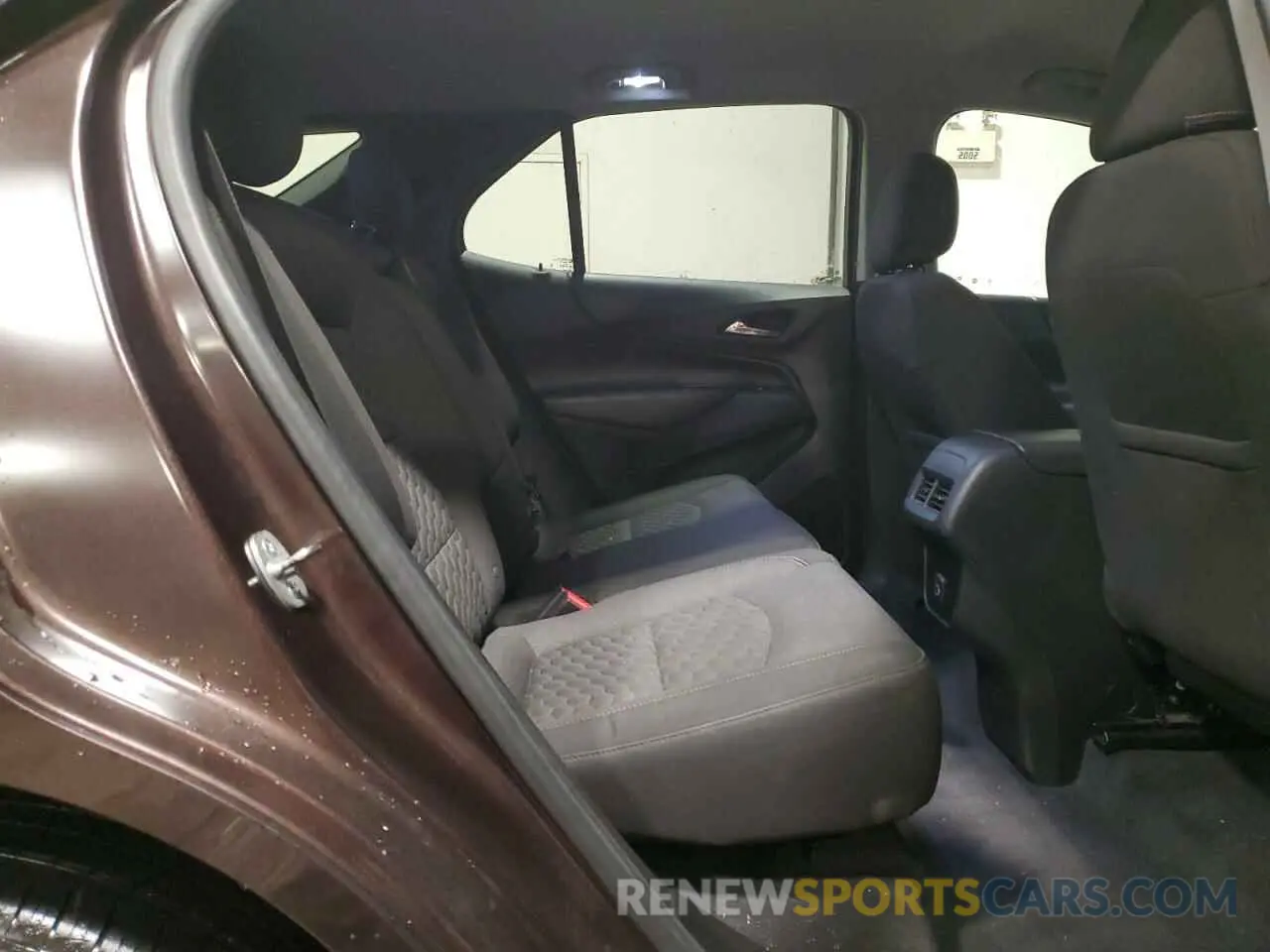 11 Photograph of a damaged car 2GNAXUEV1L6131016 CHEVROLET EQUINOX 2020