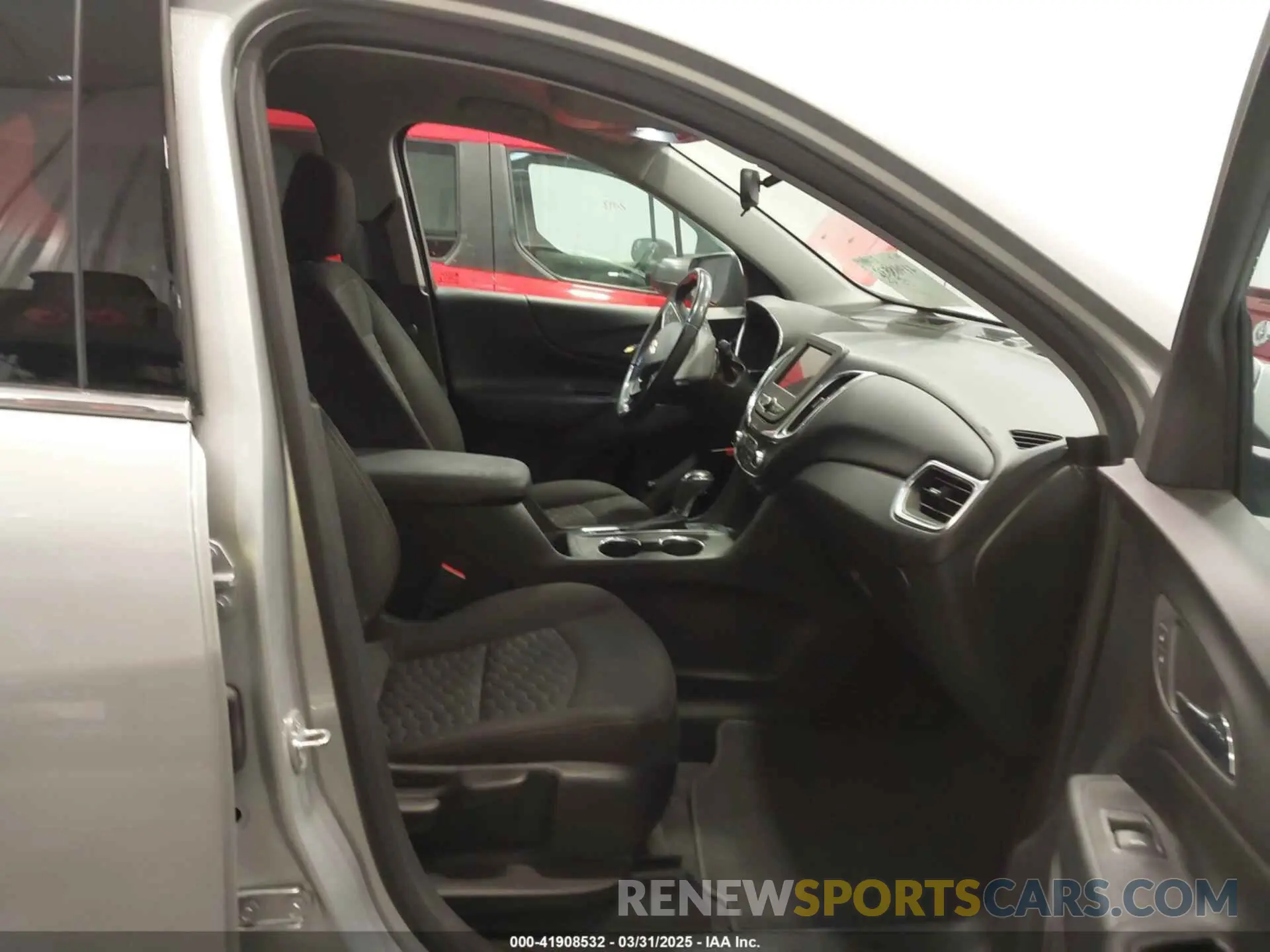 5 Photograph of a damaged car 2GNAXUEV1L6170821 CHEVROLET EQUINOX 2020